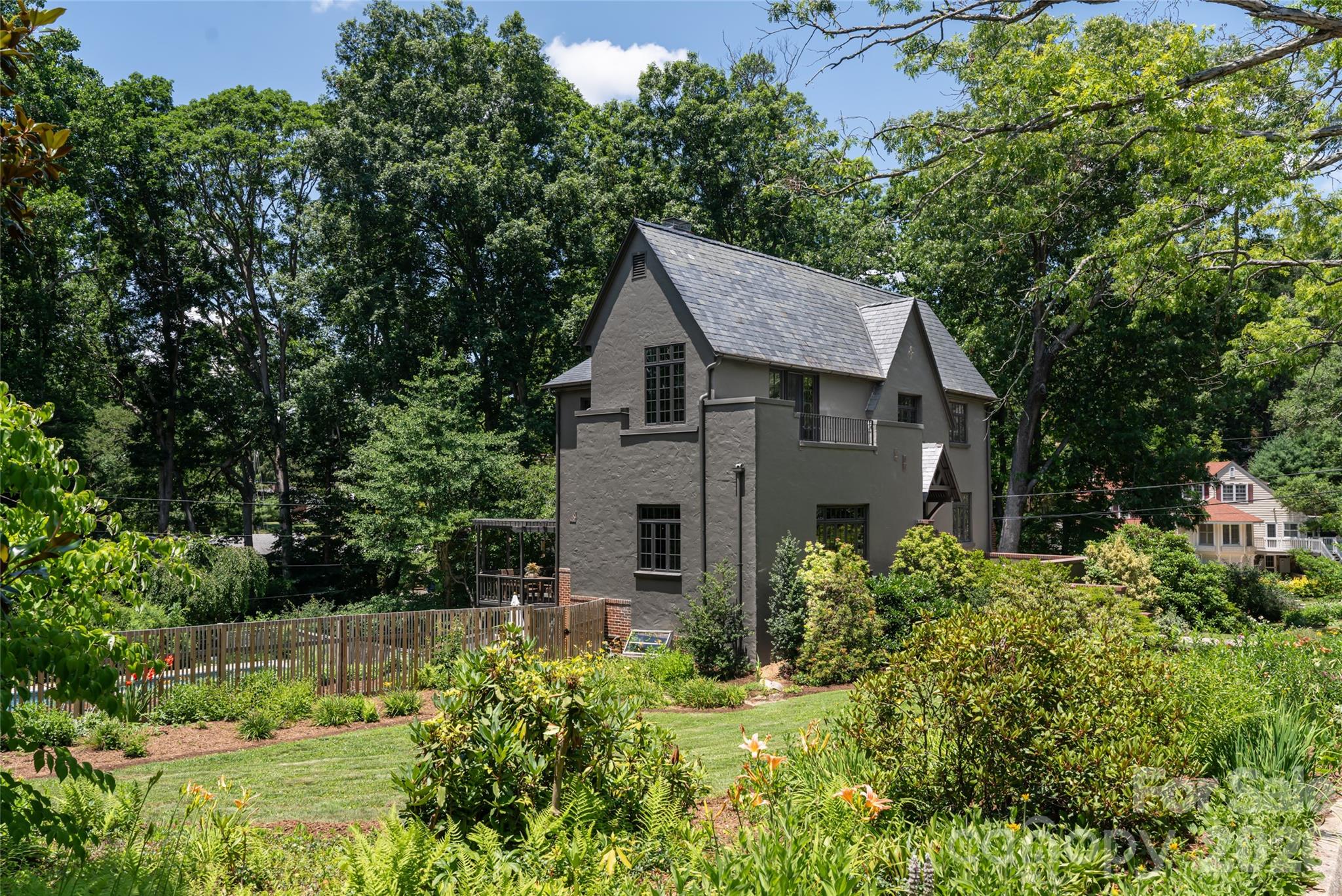 21 Lynwood Road — Asheville