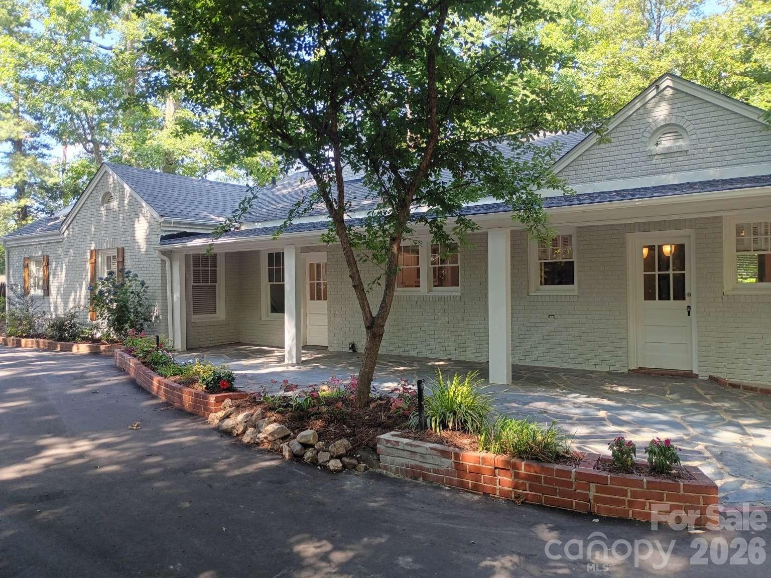 403 N Cannon Boulevard — Kannapolis