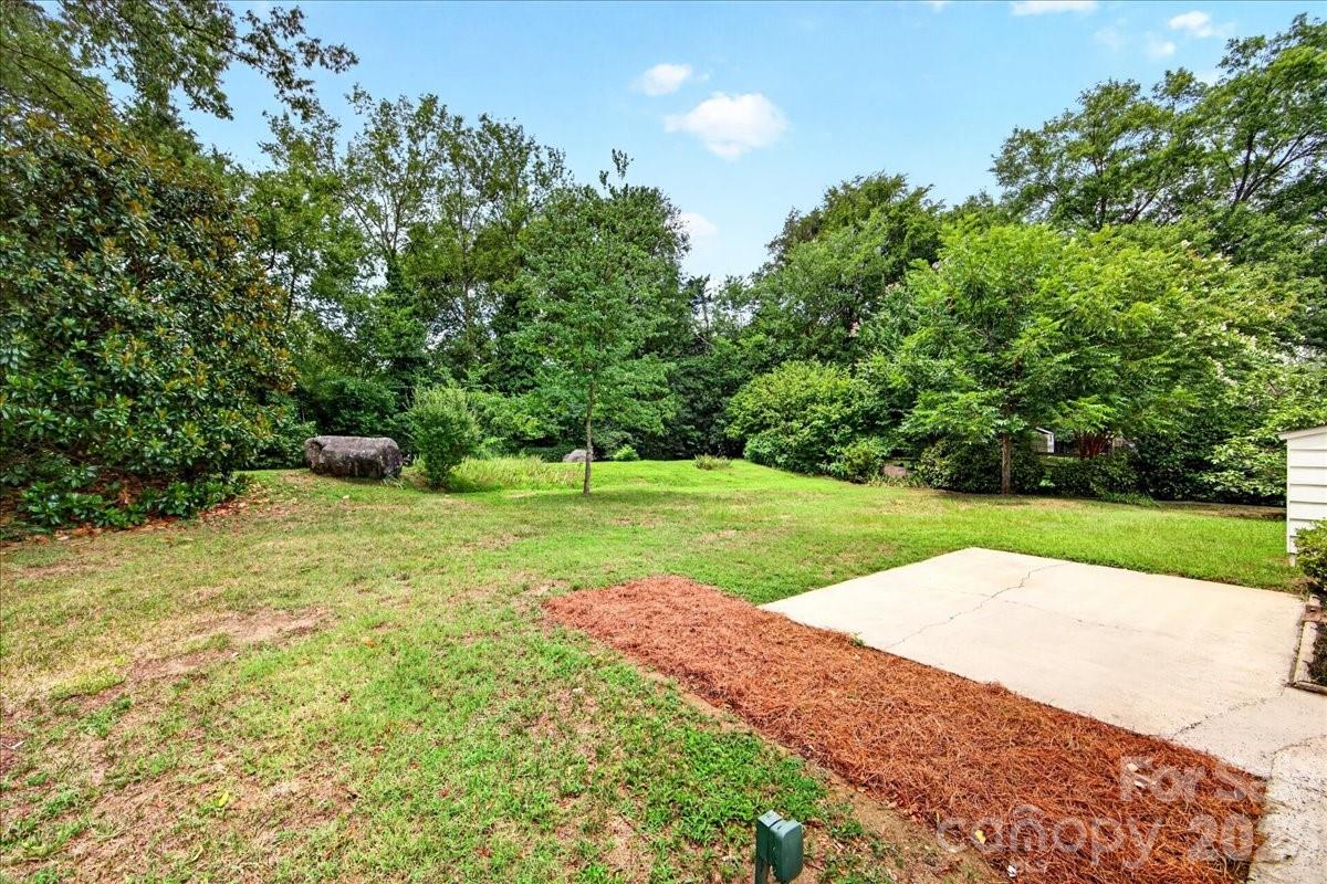 2000 Lawton Bluff Road — Charlotte