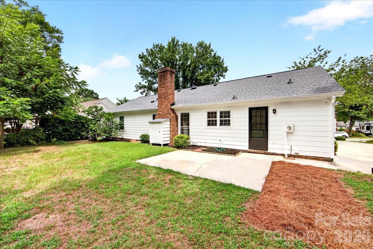 2000 Lawton Bluff Road — Charlotte