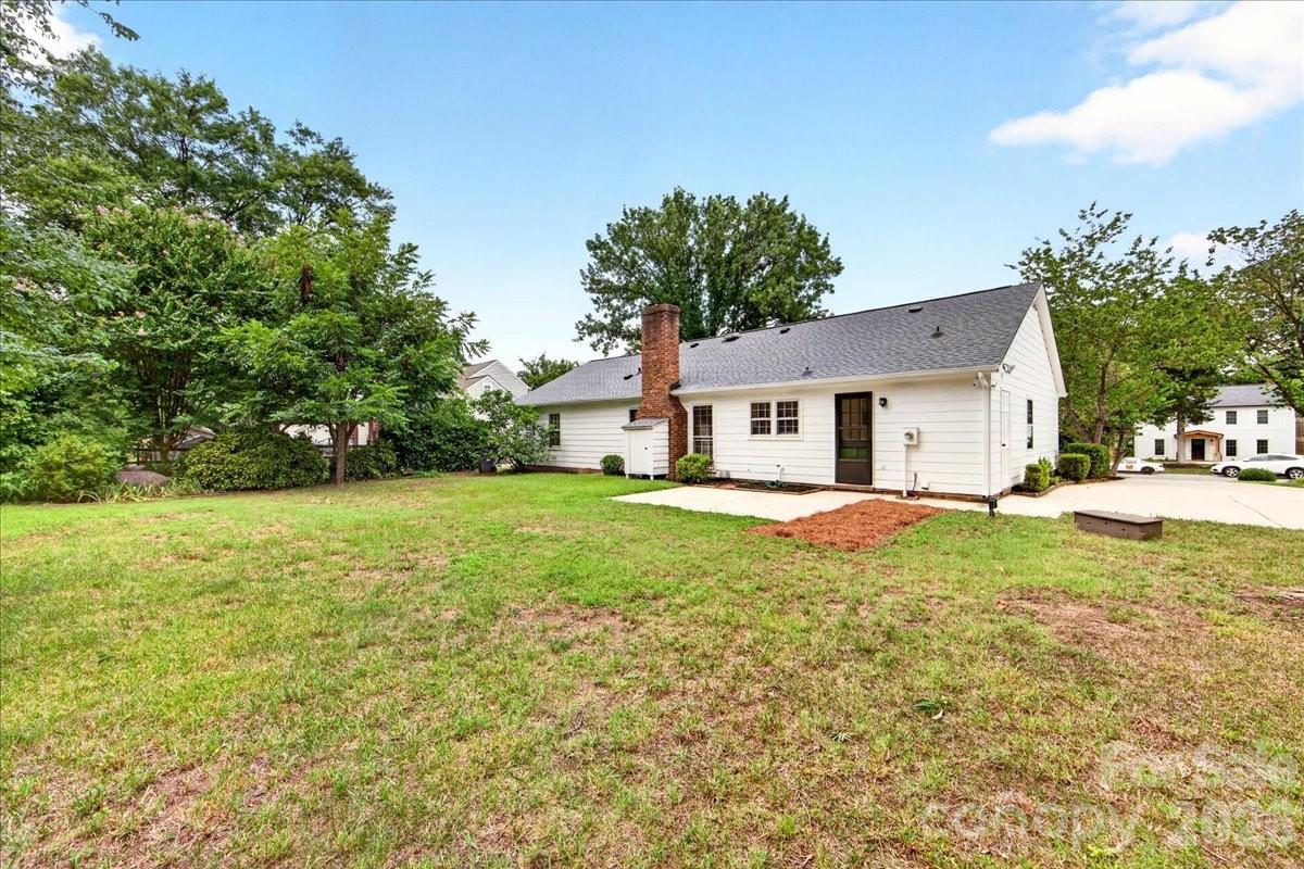 2000 Lawton Bluff Road — Charlotte
