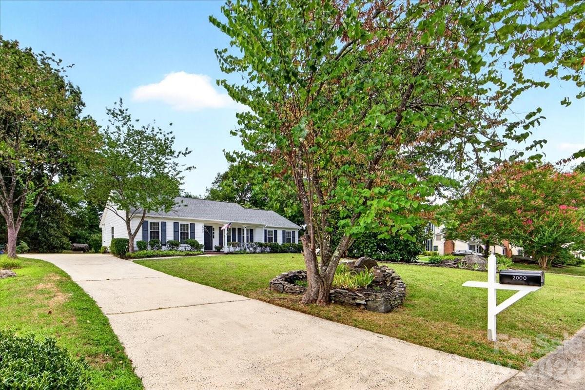 2000 Lawton Bluff Road — Charlotte