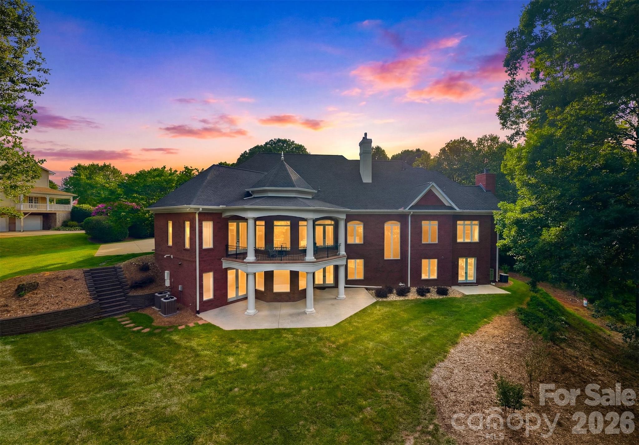 3745 Pinecrest Drive NE — Hickory
