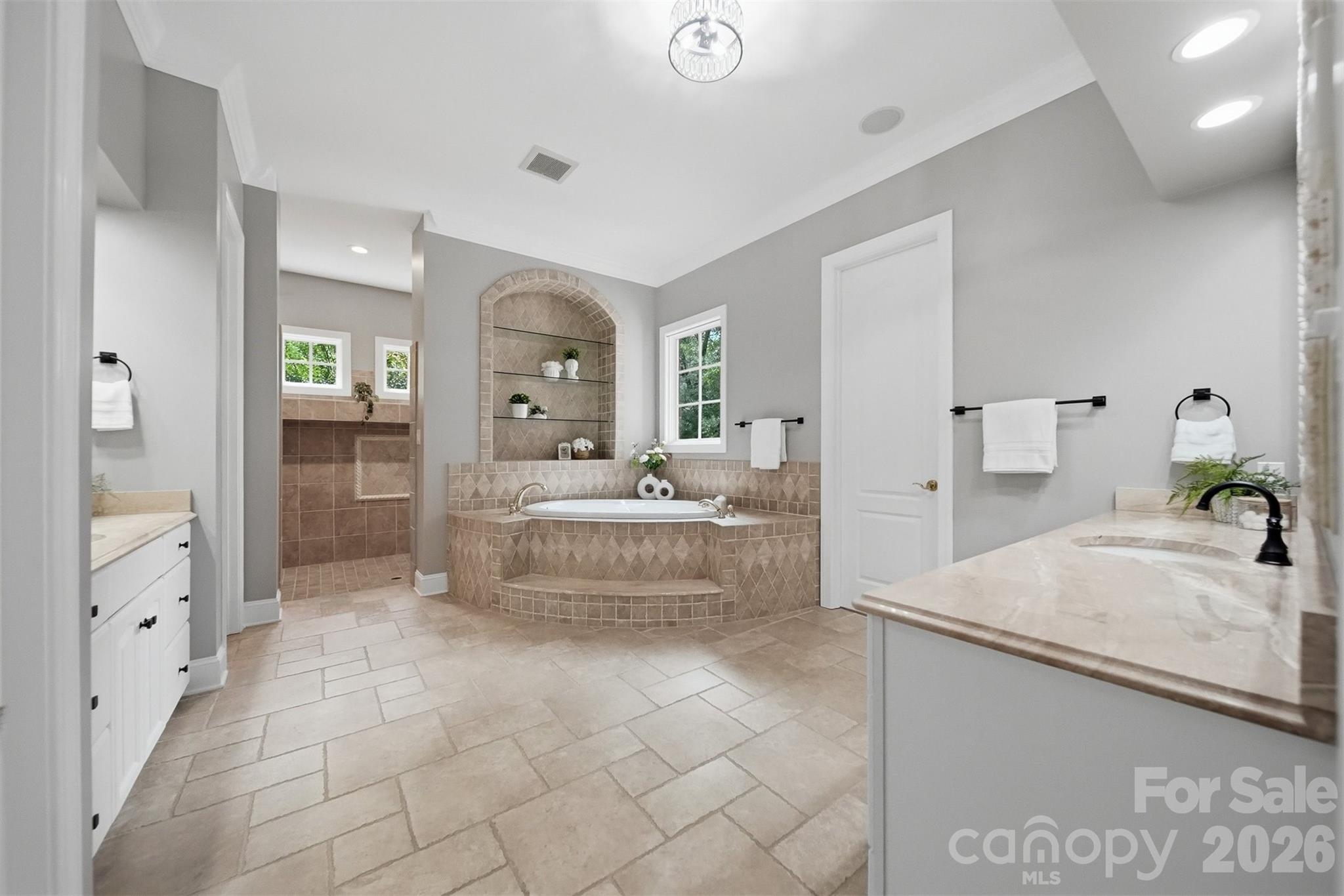 3745 Pinecrest Drive NE — Hickory