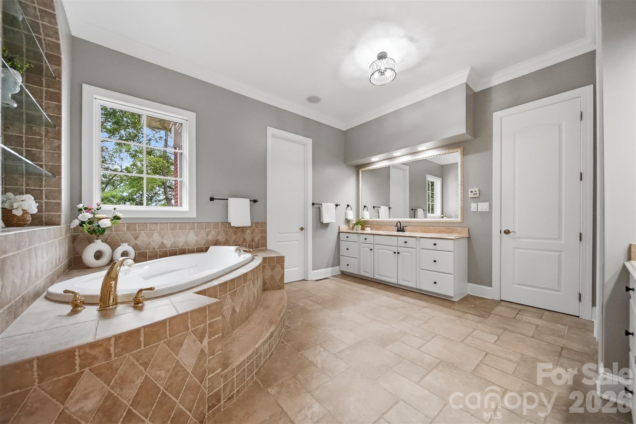 3745 Pinecrest Drive NE — Hickory