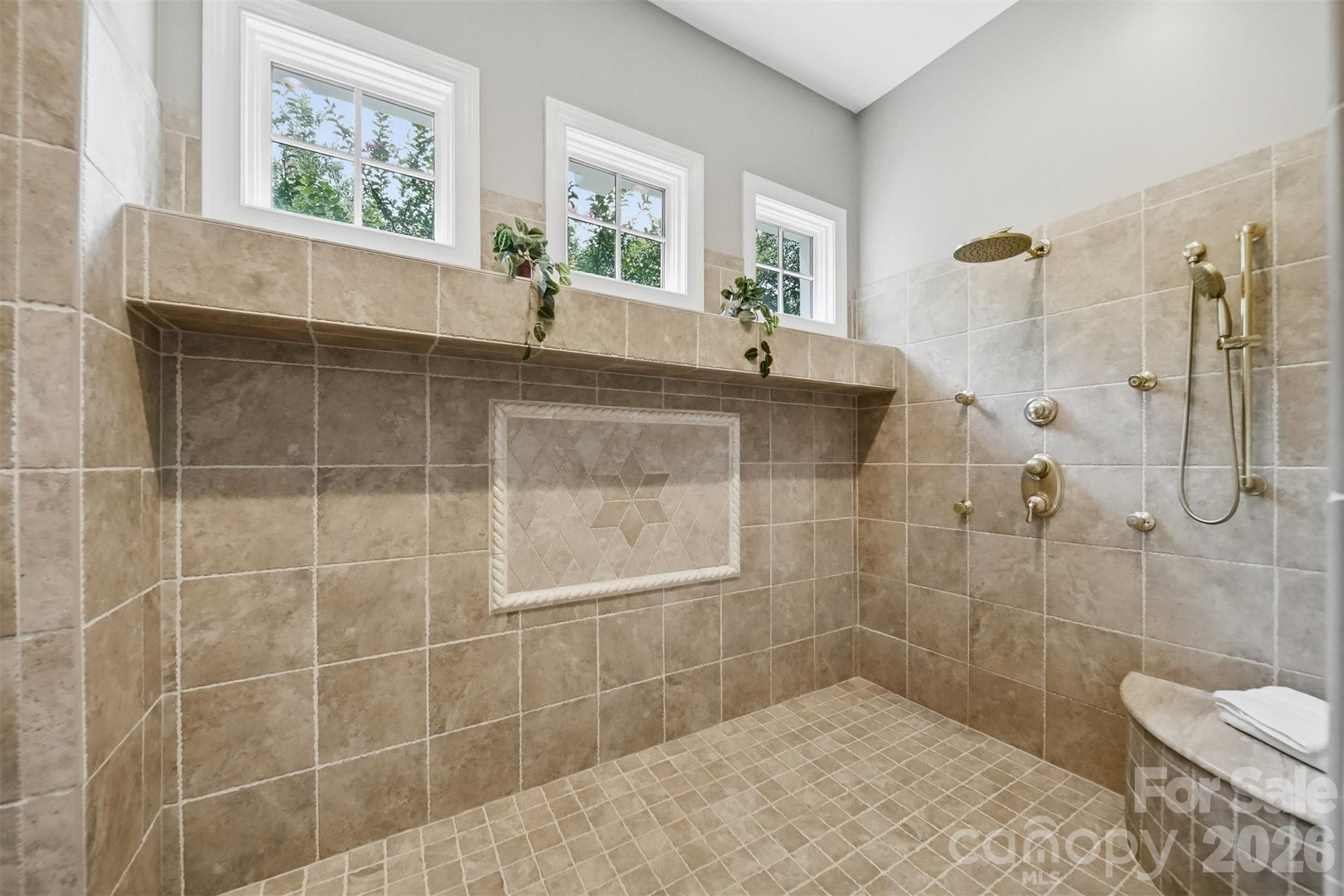 3745 Pinecrest Drive NE — Hickory