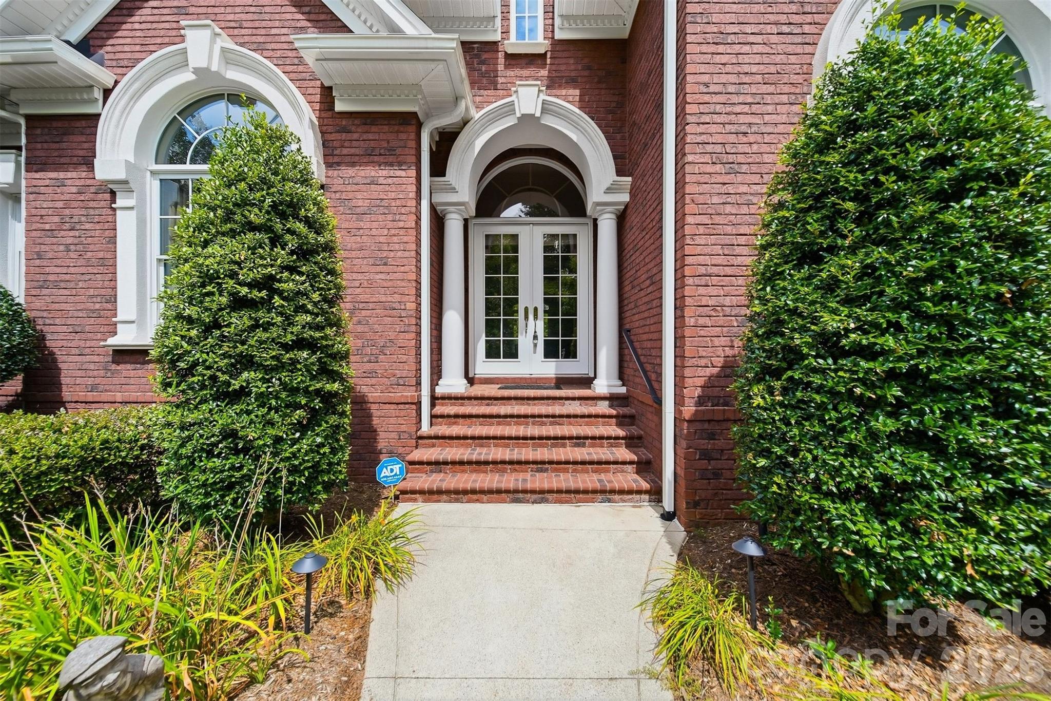 3745 Pinecrest Drive NE — Hickory