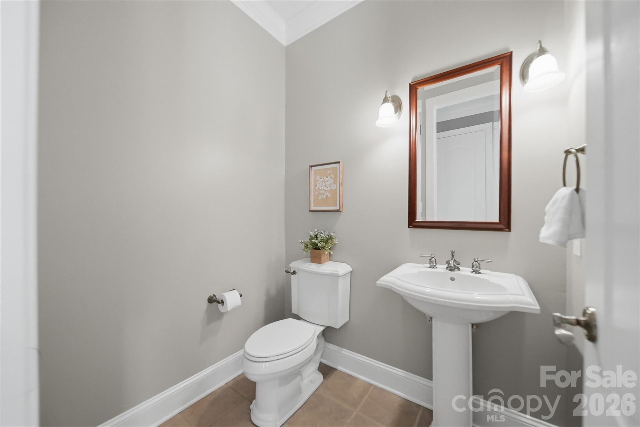 3745 Pinecrest Drive NE — Hickory