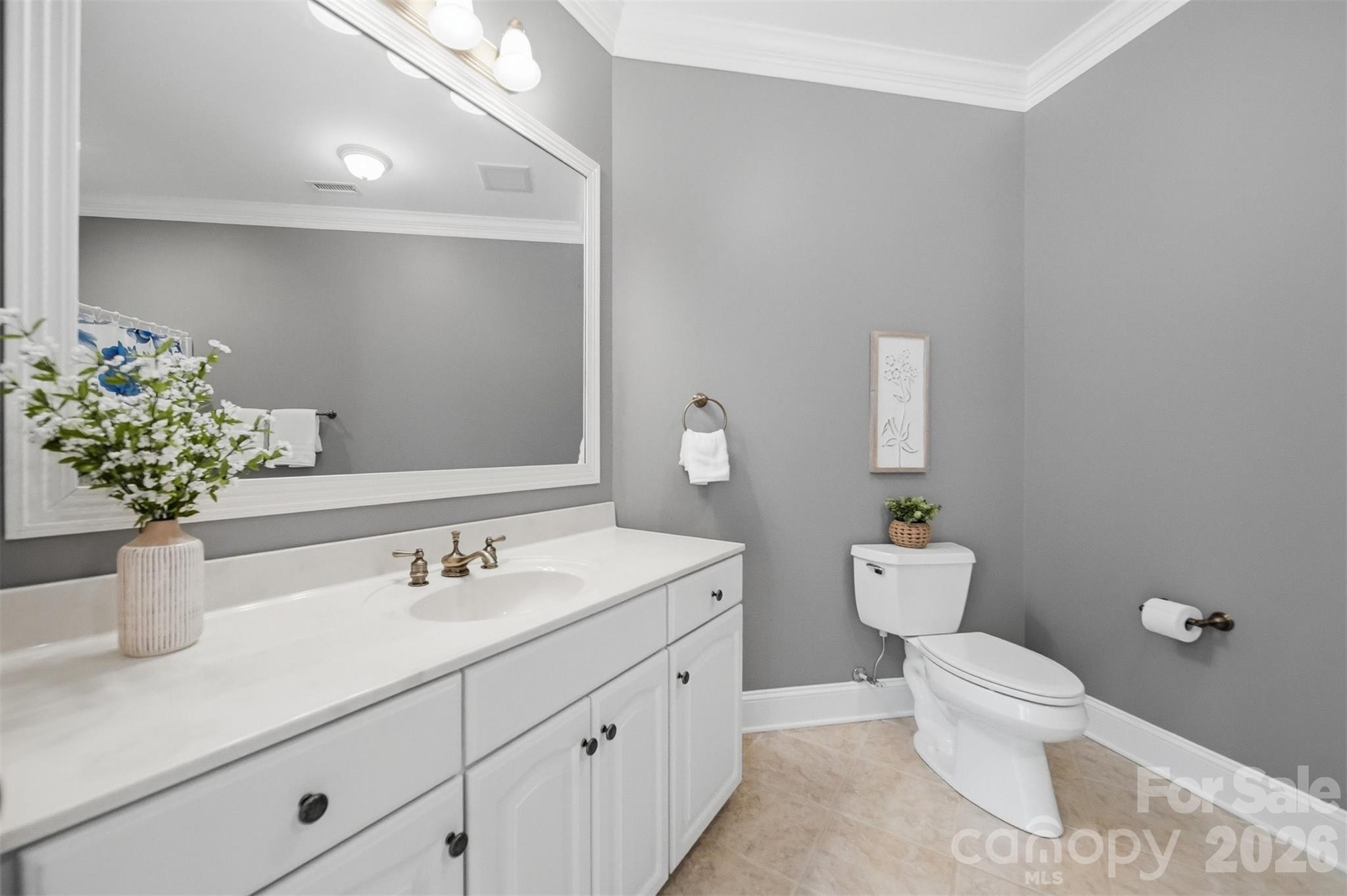 3745 Pinecrest Drive NE — Hickory