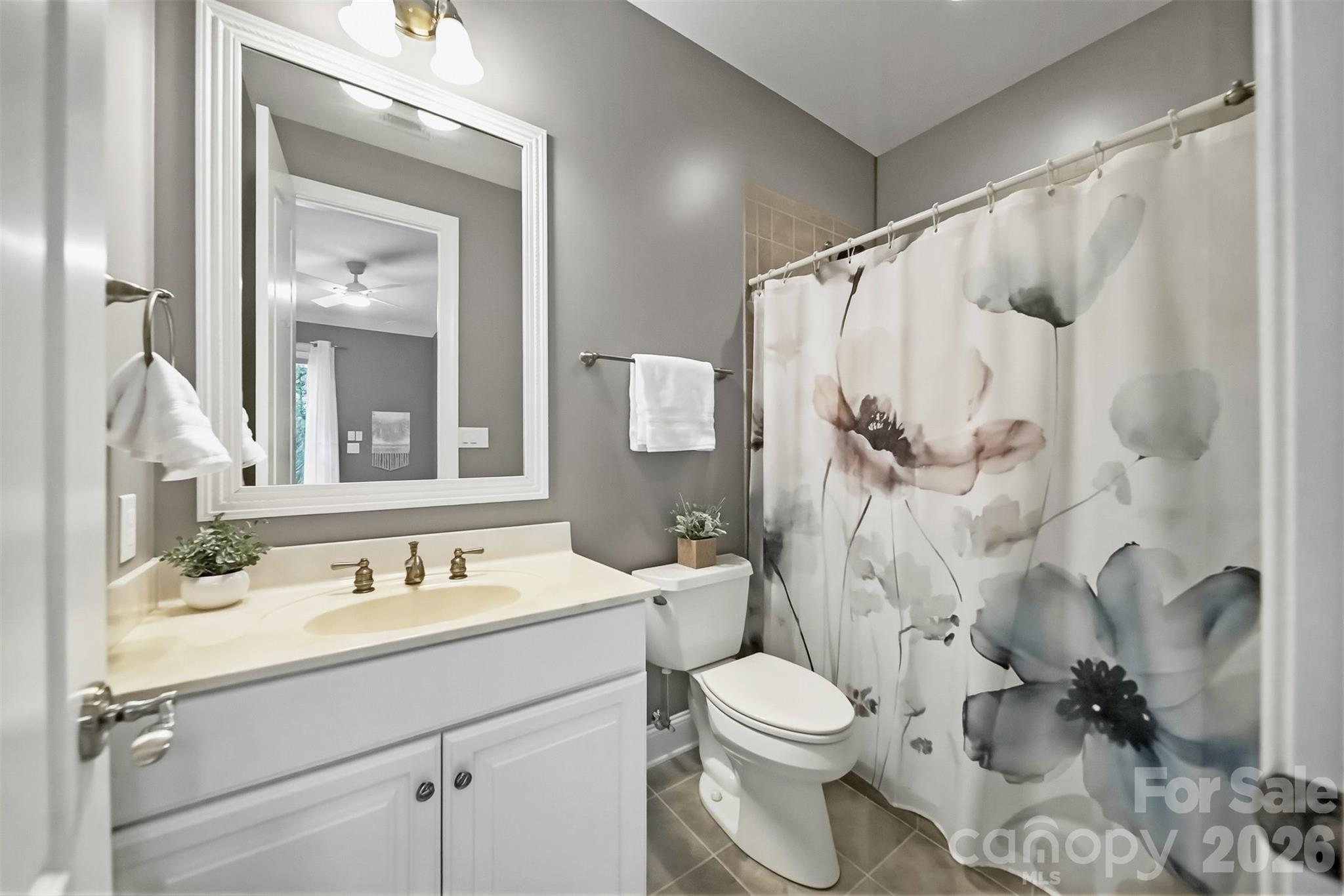 3745 Pinecrest Drive NE — Hickory