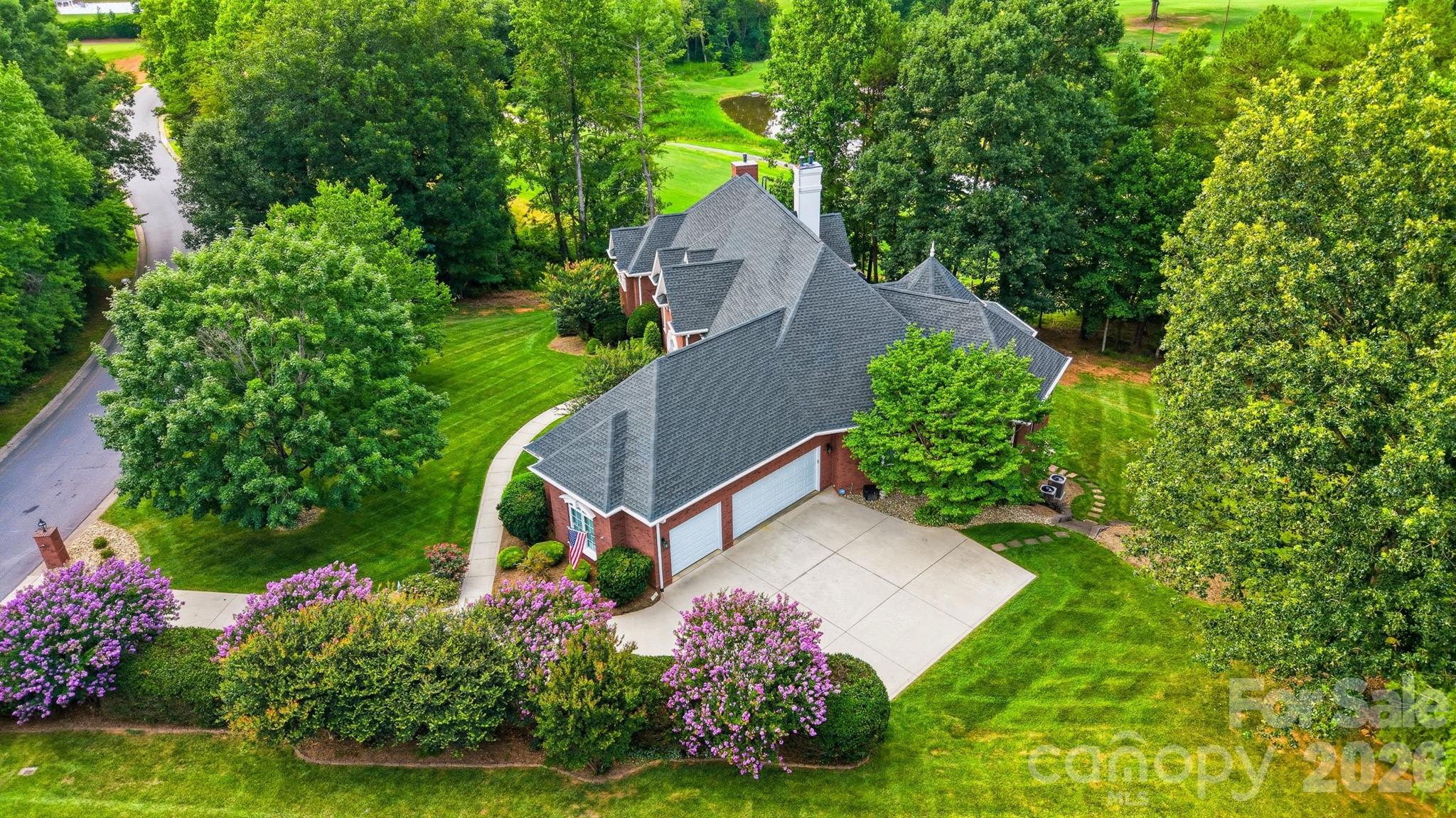 3745 Pinecrest Drive NE — Hickory