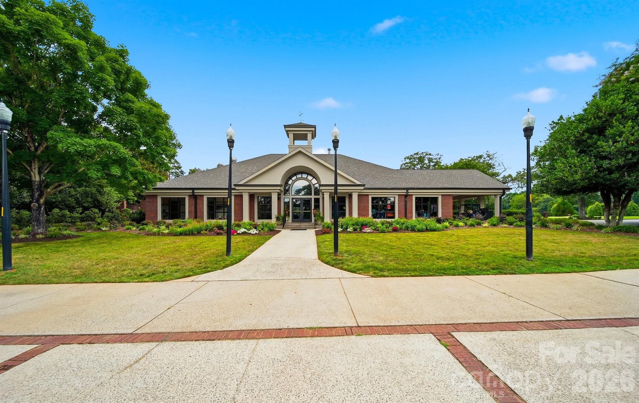 3745 Pinecrest Drive NE — Hickory