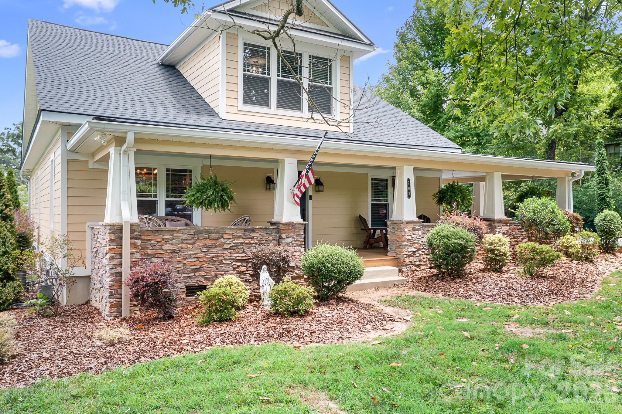 708 N Grove Street — Lincolnton