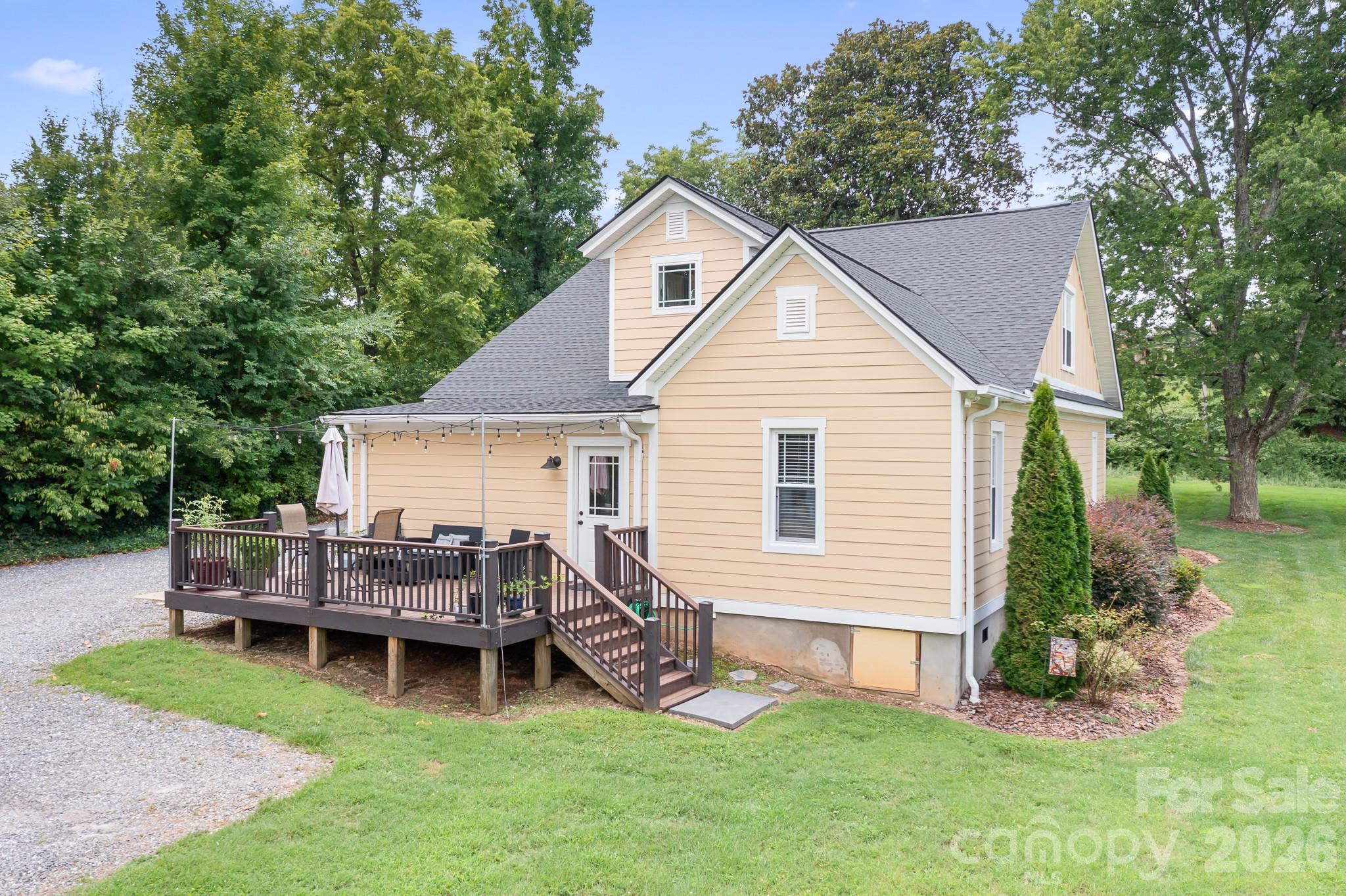 708 N Grove Street — Lincolnton