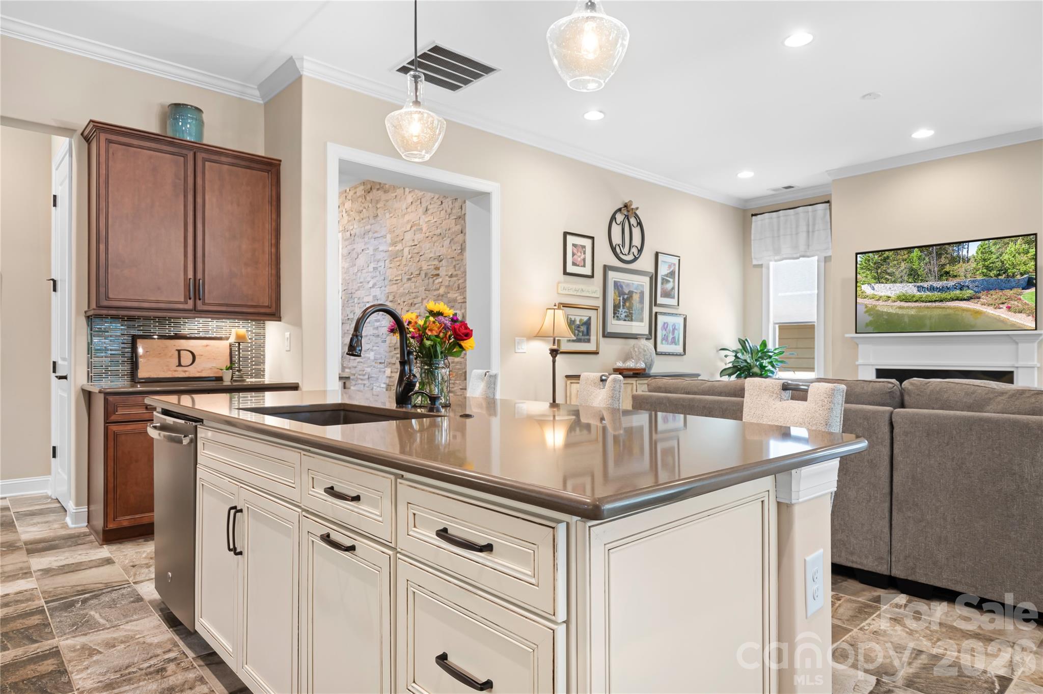 7142 Hanging Rock Court — Denver