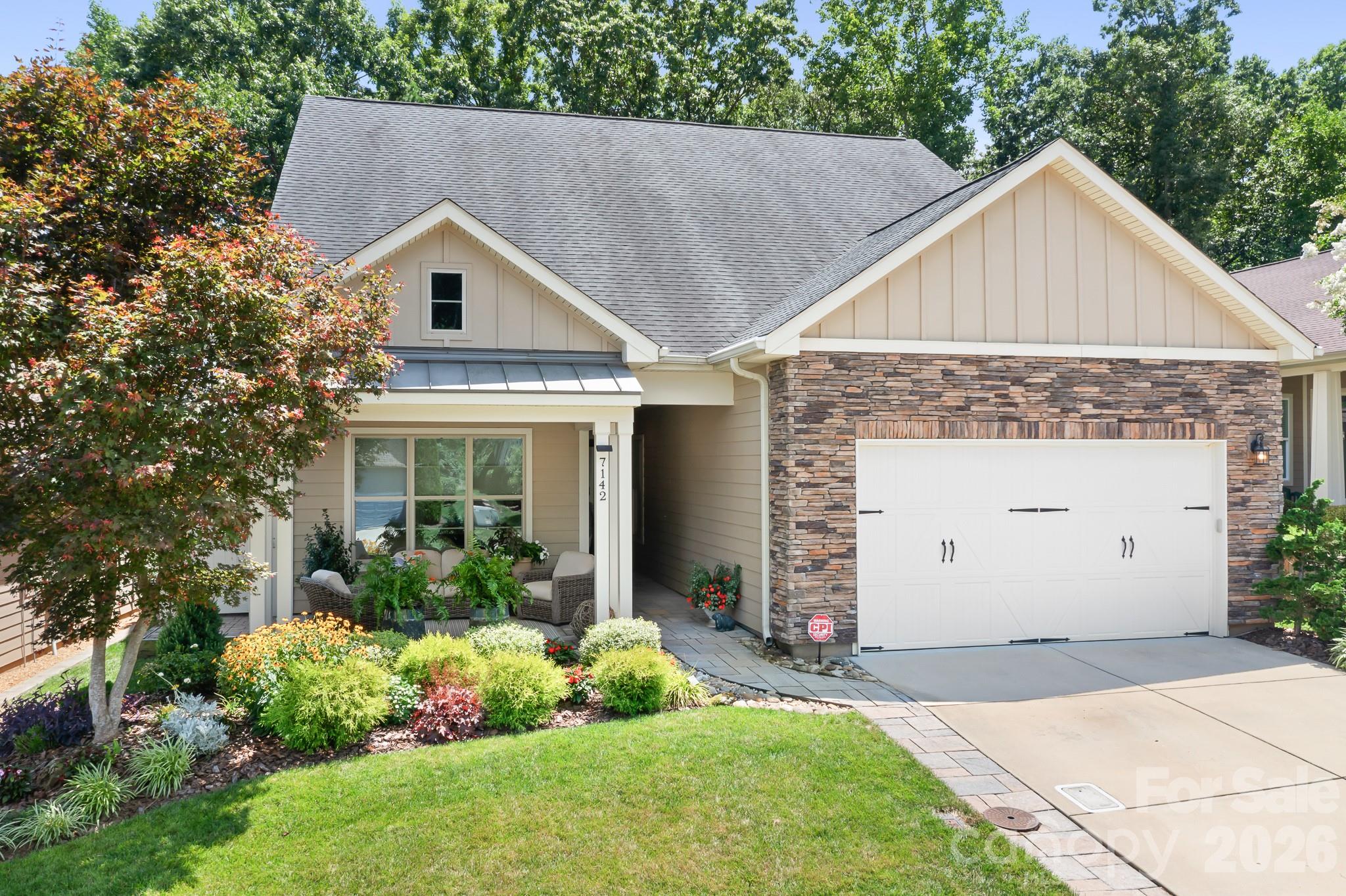 7142 Hanging Rock Court — Denver