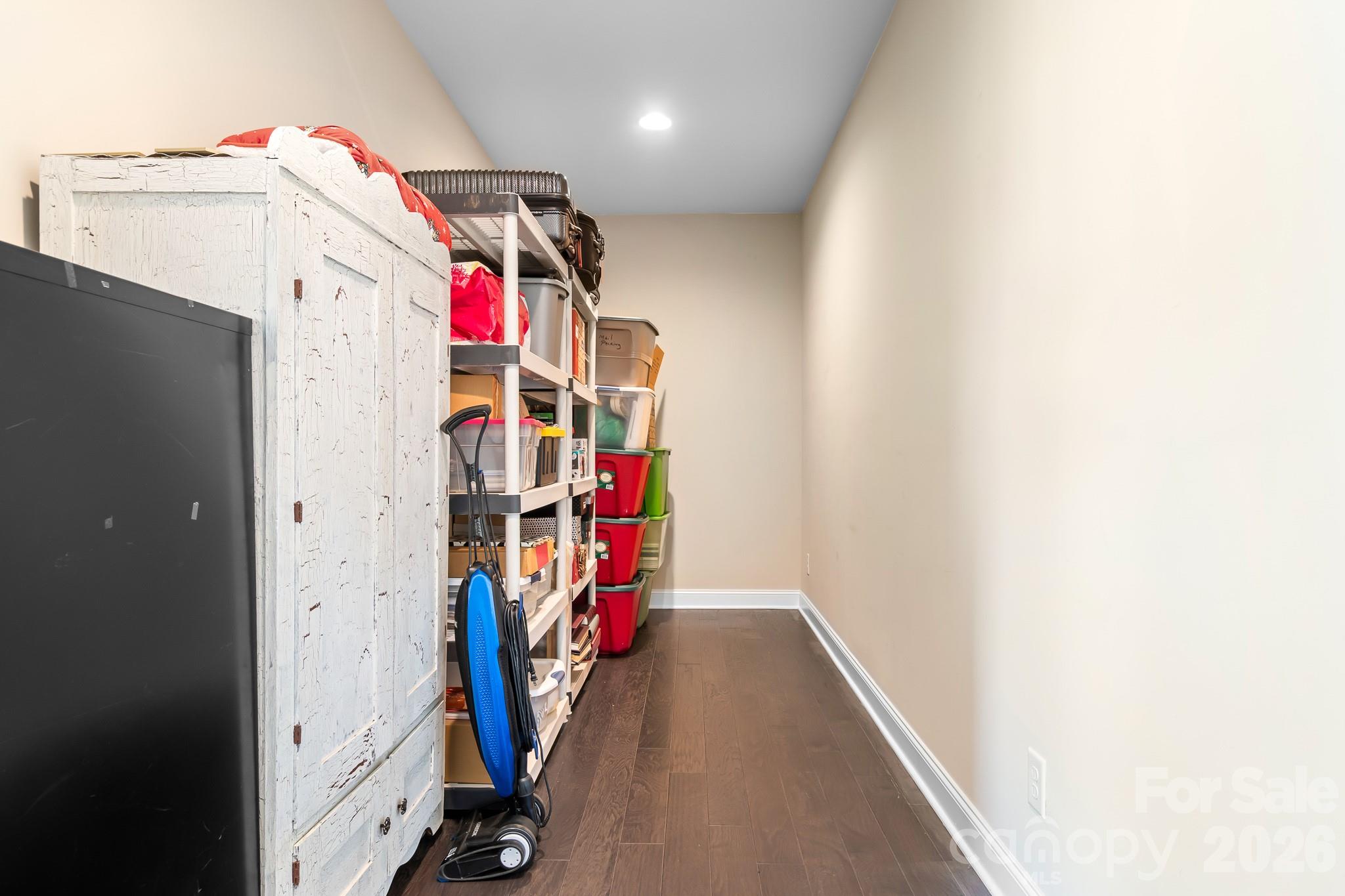 7142 Hanging Rock Court — Denver