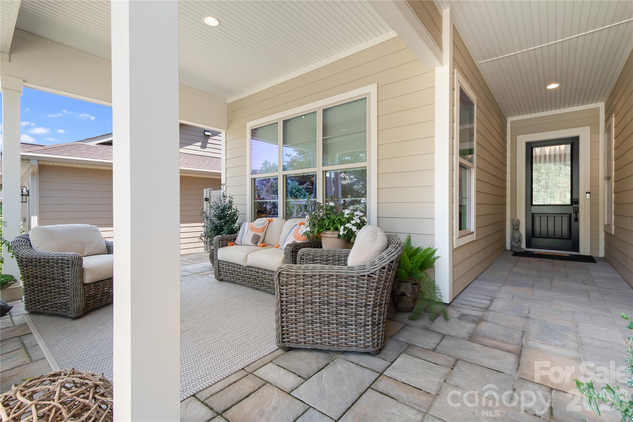 7142 Hanging Rock Court — Denver
