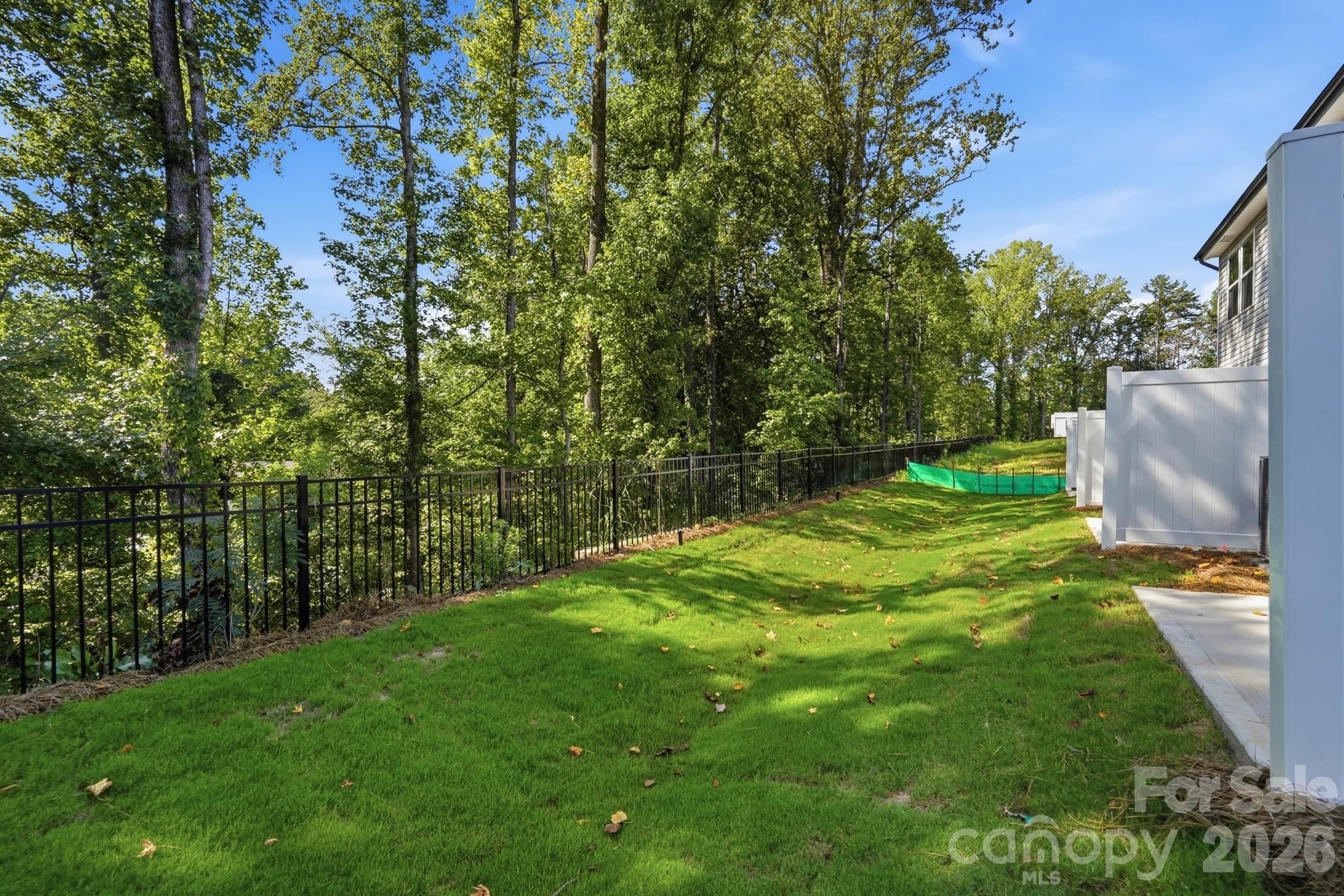 3201 Meadow Knoll Drive — Charlotte
