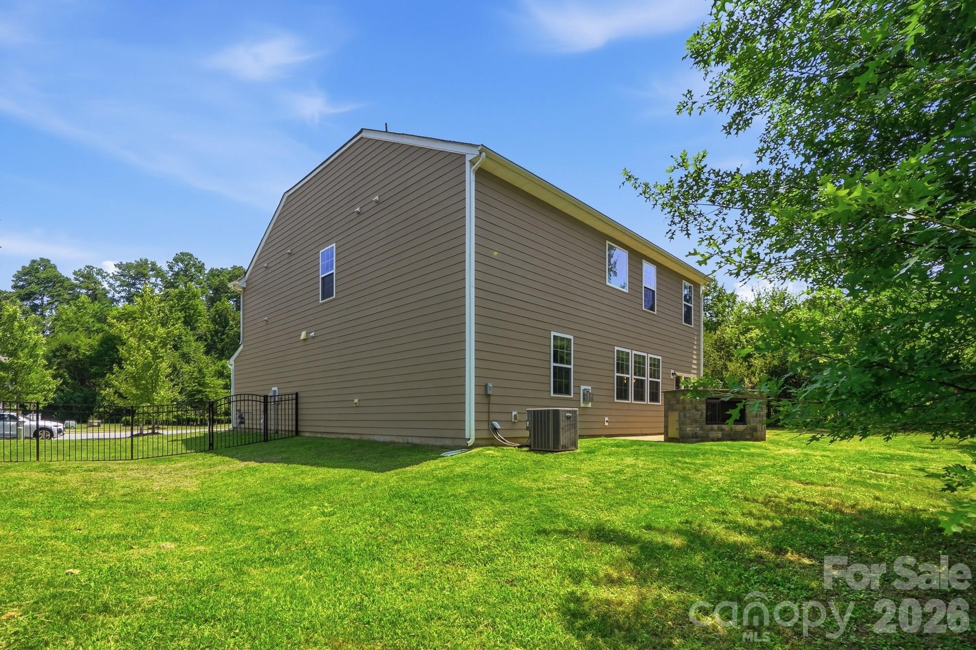 9815 Caledenia Drive — Huntersville