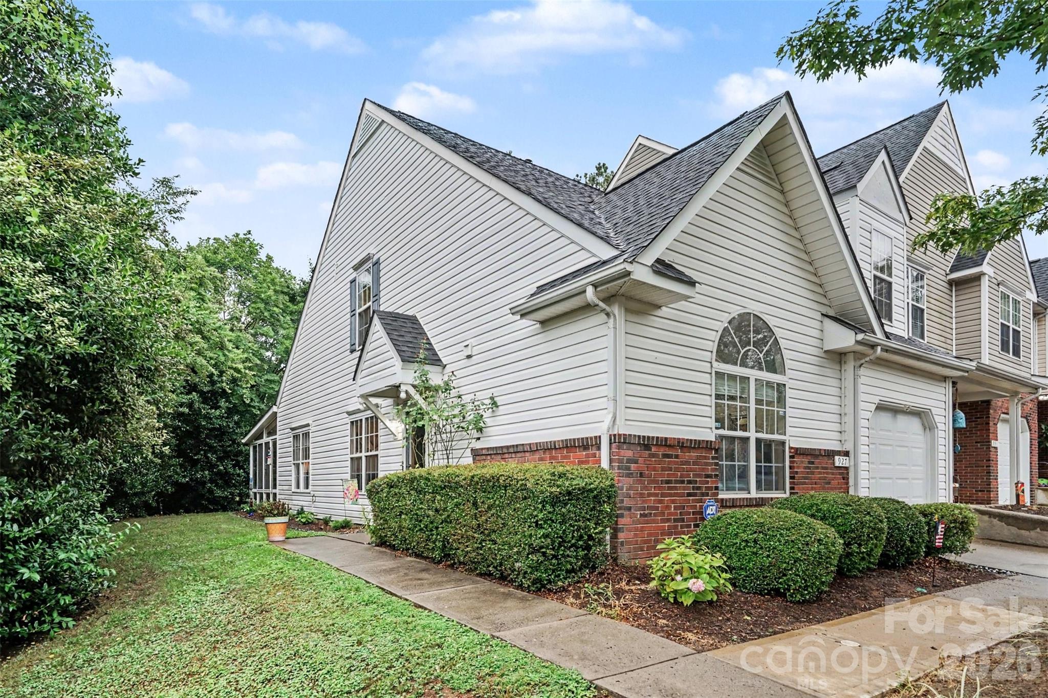 927 Sparrows Nest Lane — Charlotte