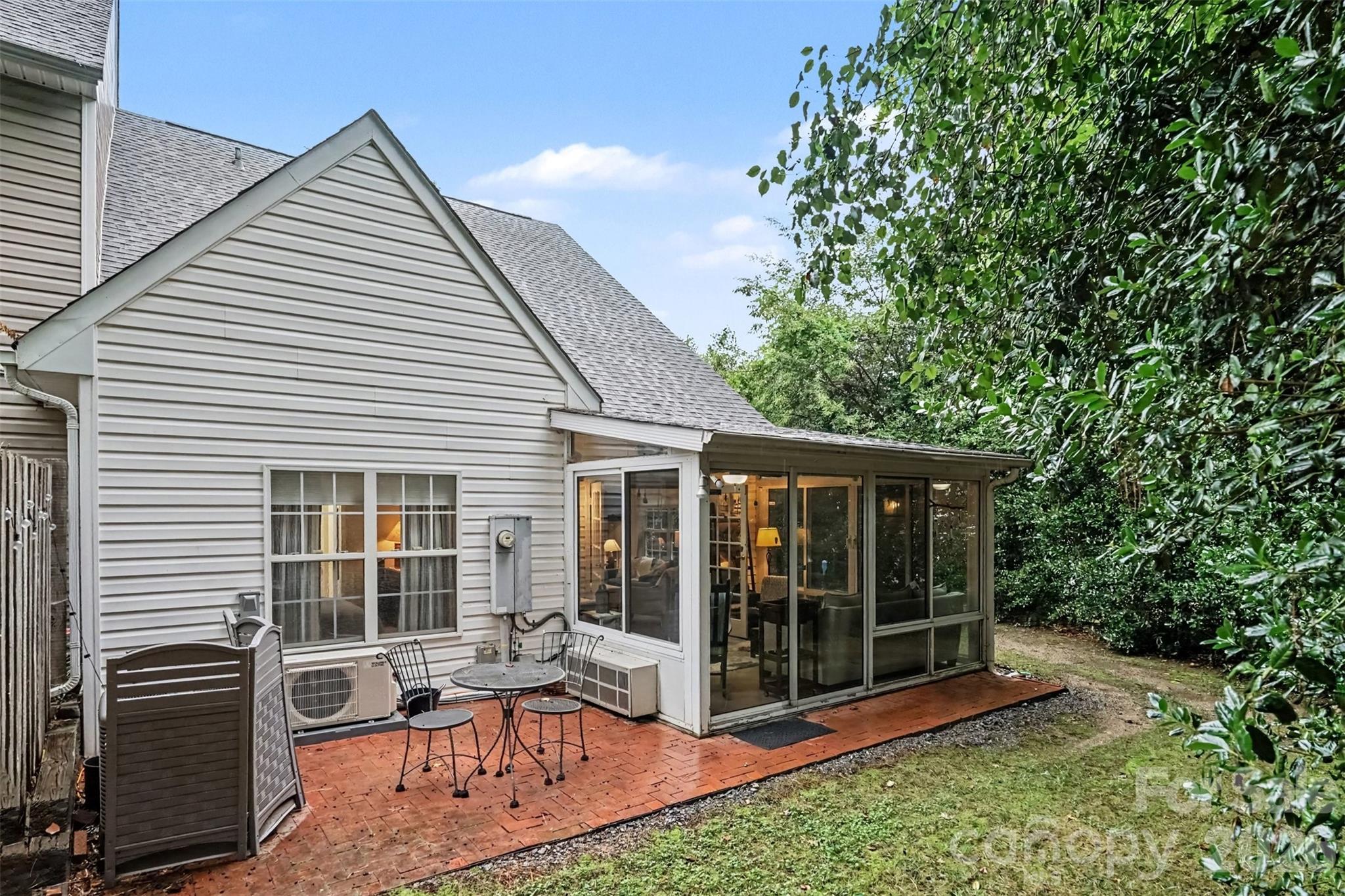 927 Sparrows Nest Lane — Charlotte