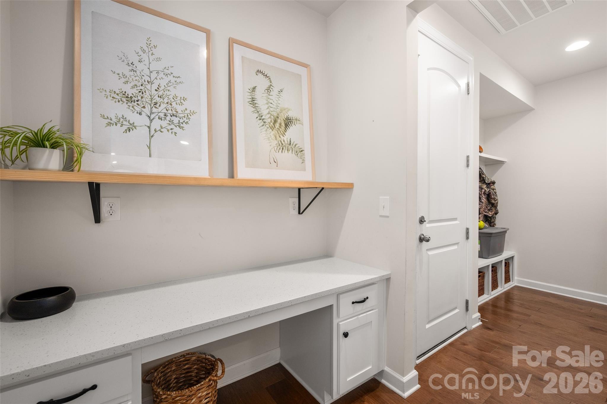 438 Sandbar Point — Clover