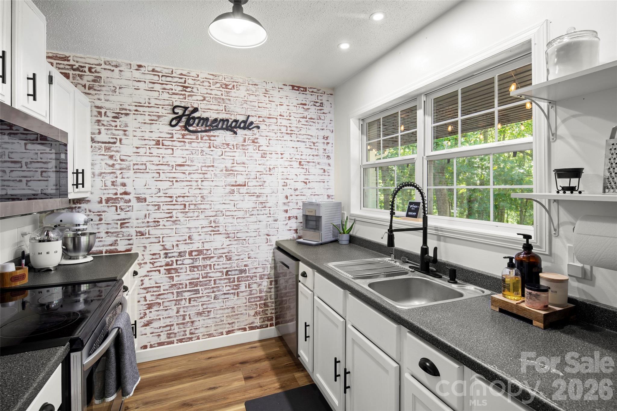 354 Boulder View Drive — Flat Rock