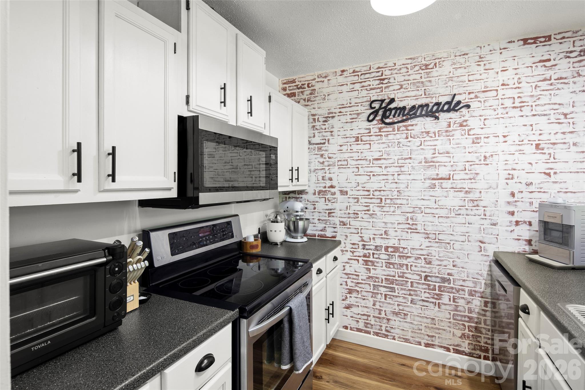 354 Boulder View Drive — Flat Rock