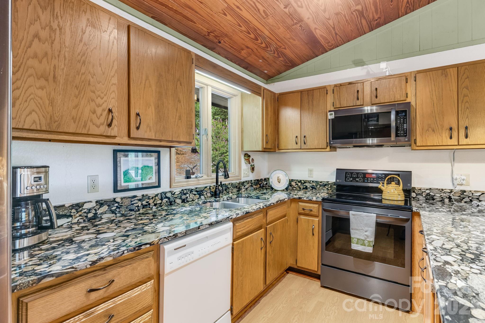 38 Bee Tree Lane — Mars Hill