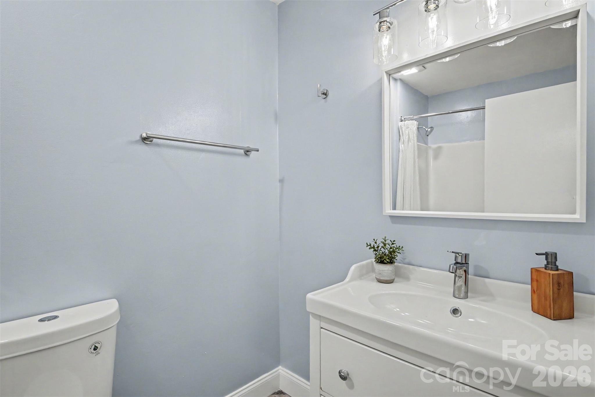 1001 Churchill Downs Court #E — Charlotte