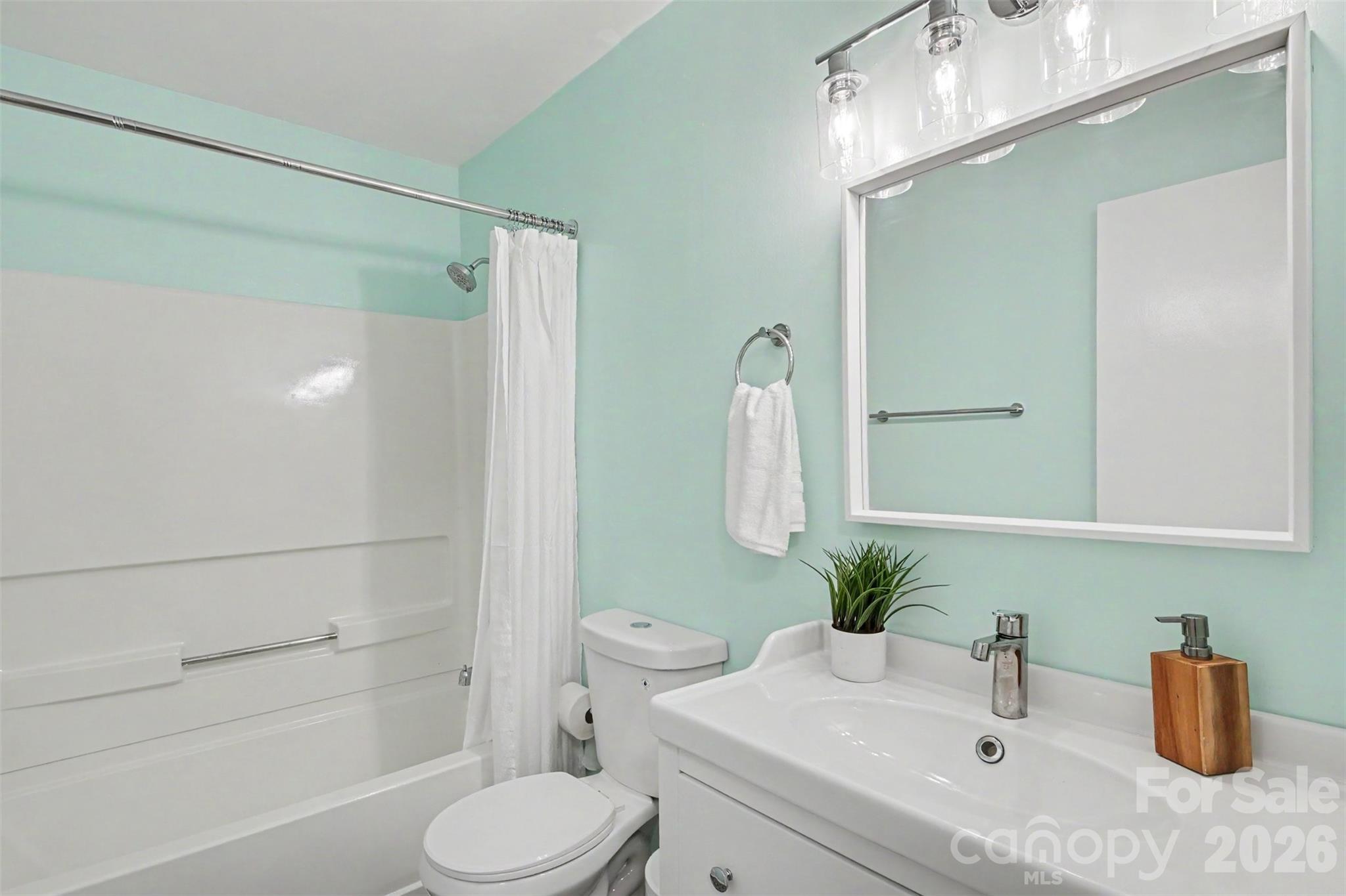 1001 Churchill Downs Court #E — Charlotte
