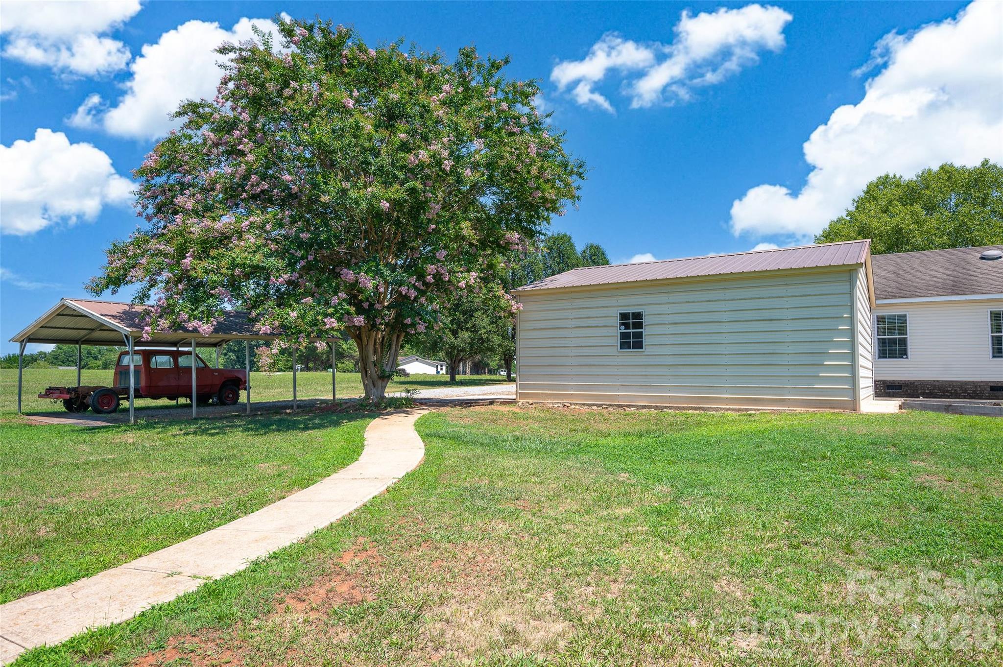 766 Midway Road — Statesville