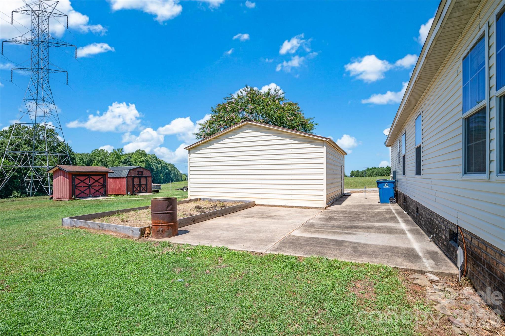766 Midway Road — Statesville