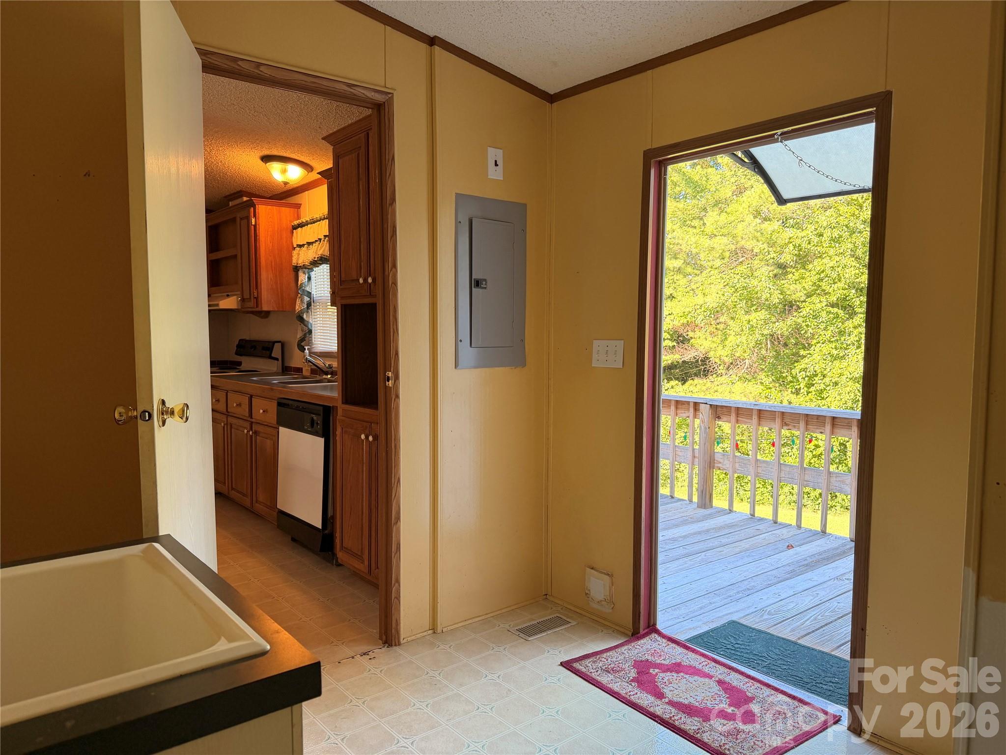 4851 Mounira Avenue — Hickory