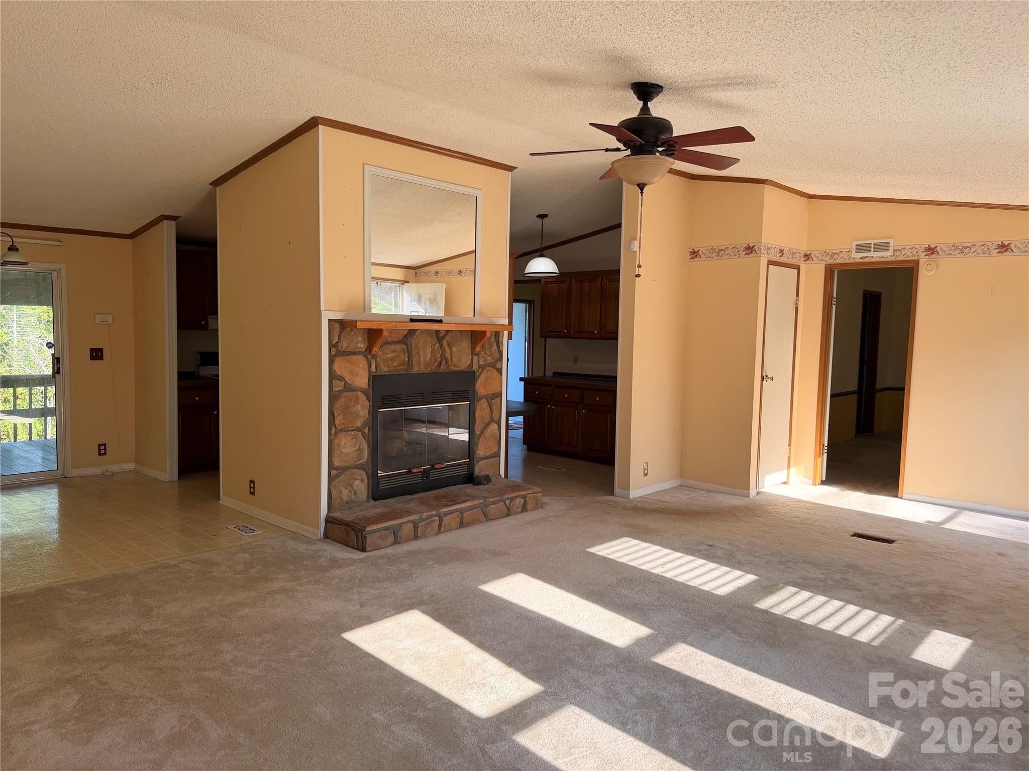 4851 Mounira Avenue — Hickory