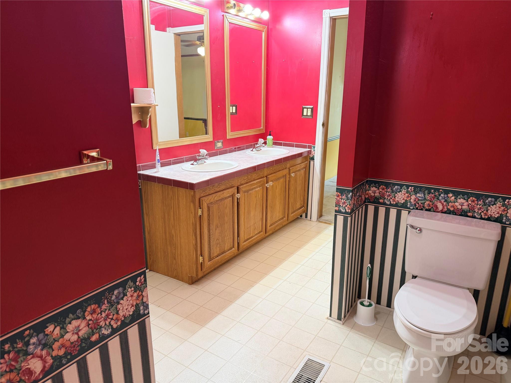 4851 Mounira Avenue — Hickory
