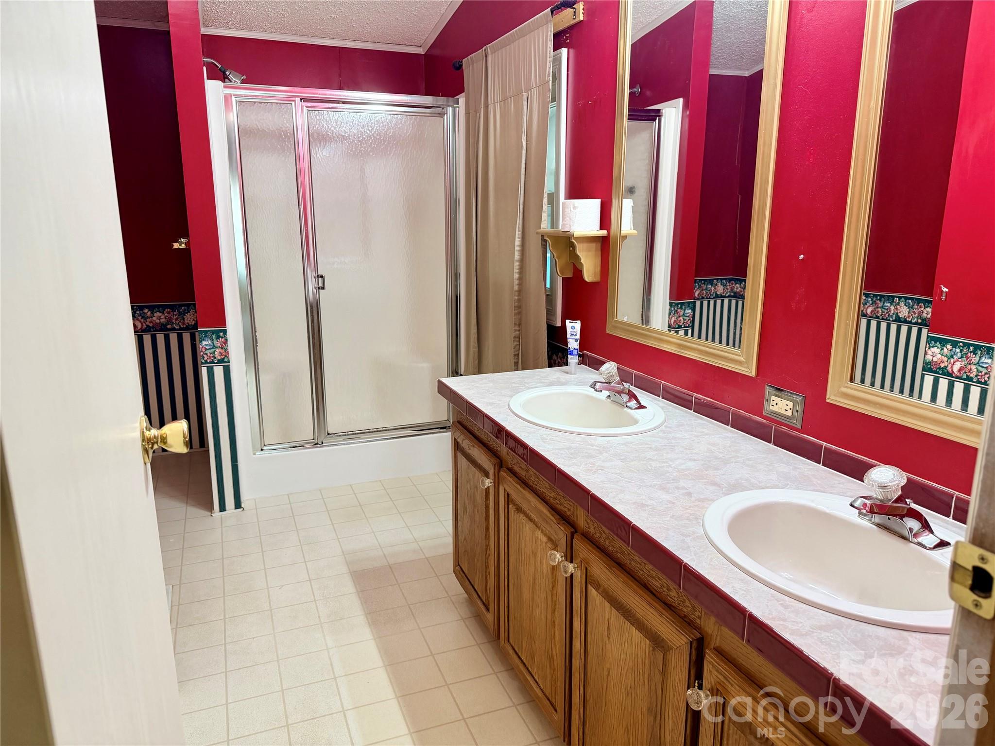 4851 Mounira Avenue — Hickory
