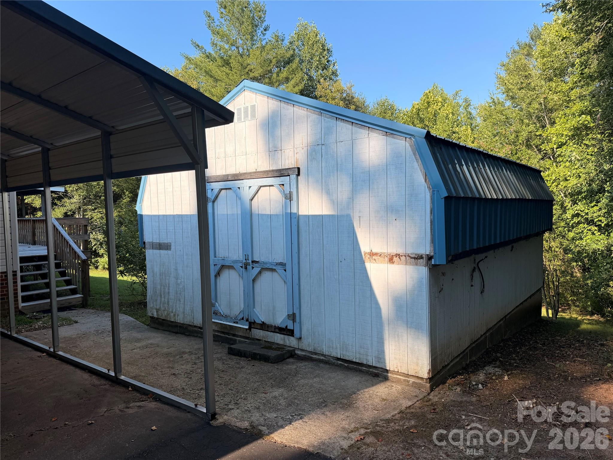 4851 Mounira Avenue — Hickory