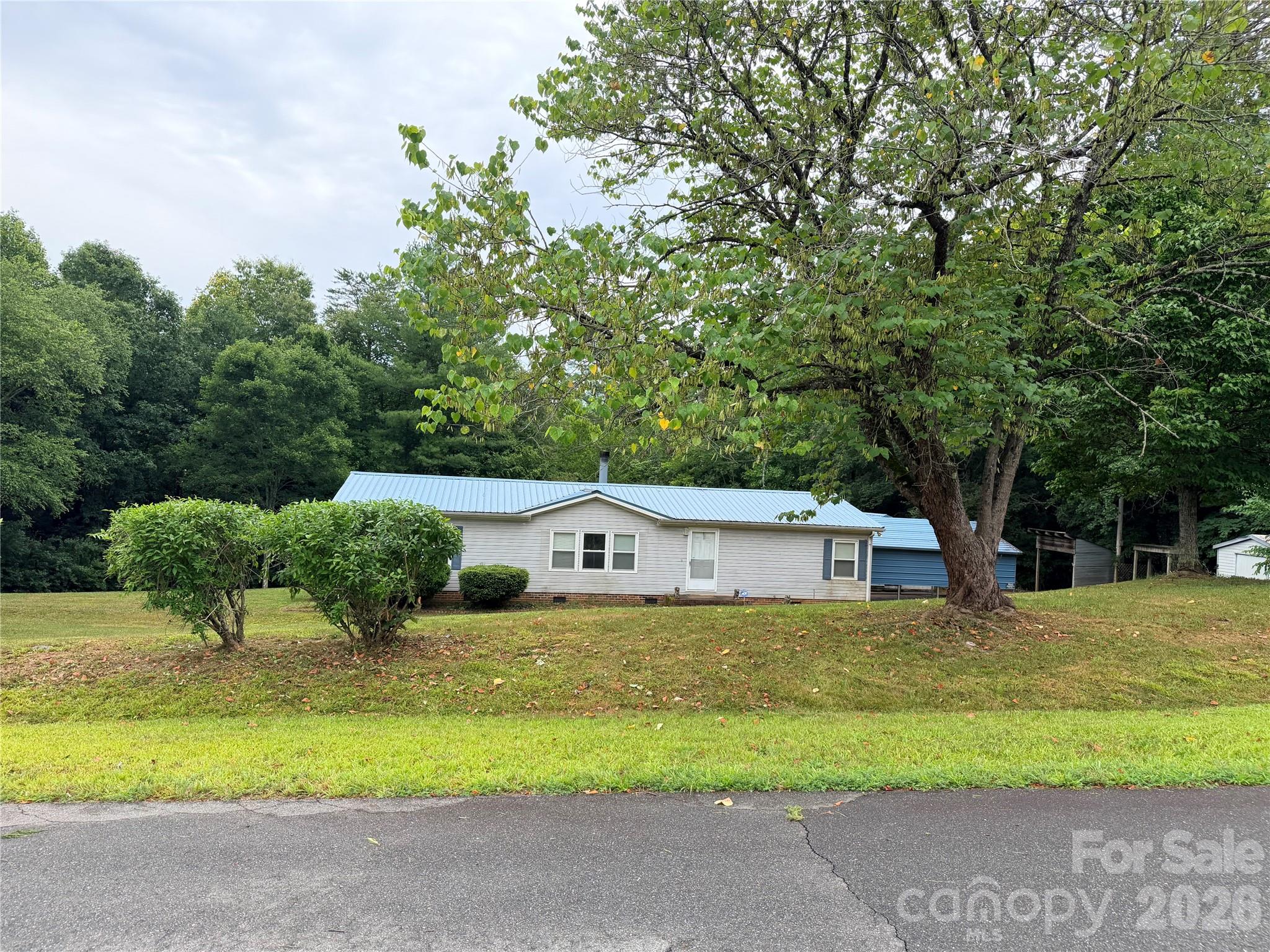 4851 Mounira Avenue — Hickory