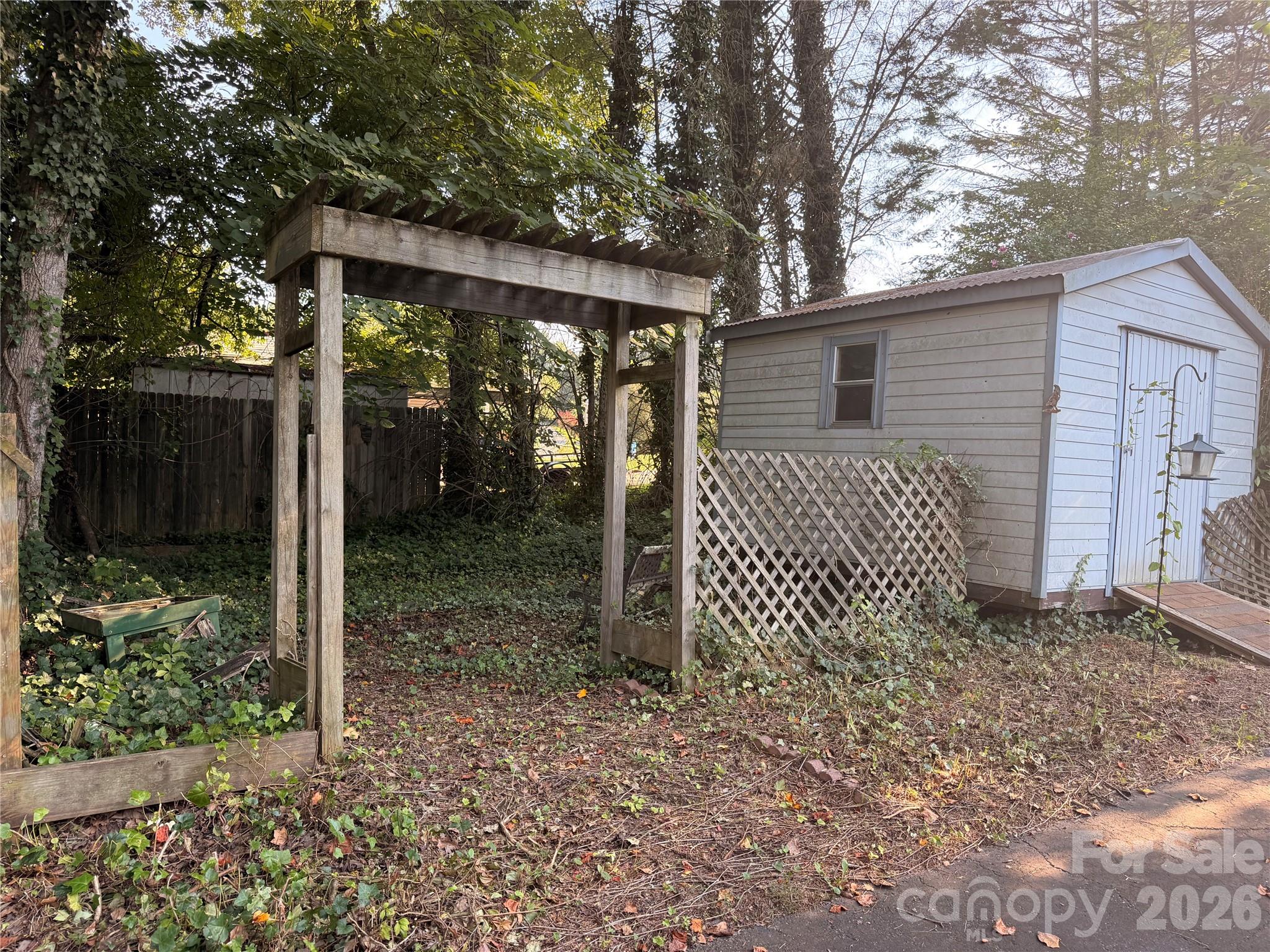 4851 Mounira Avenue — Hickory