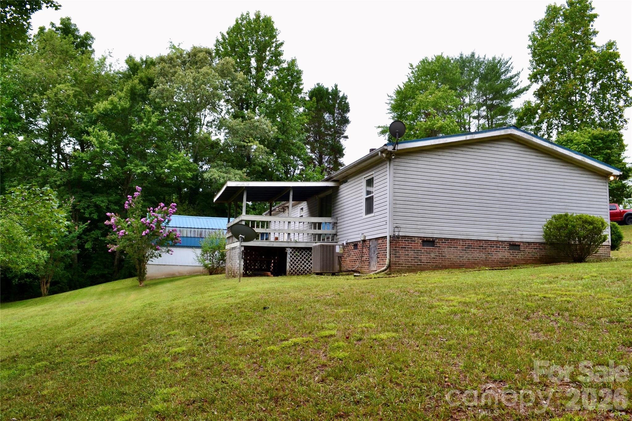 4851 Mounira Avenue — Hickory