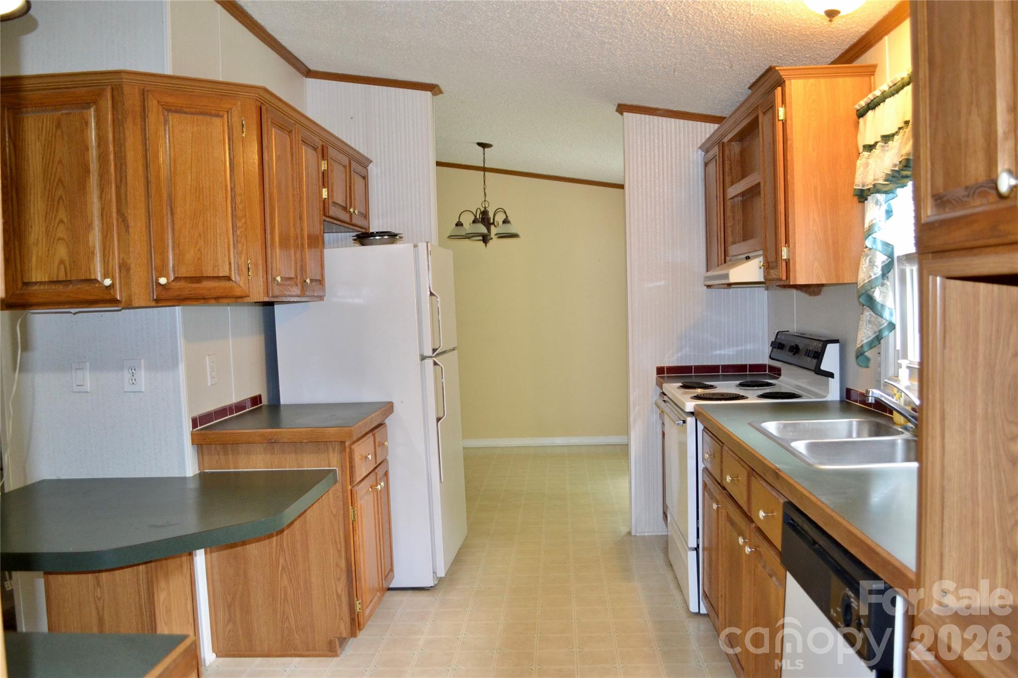 4851 Mounira Avenue — Hickory