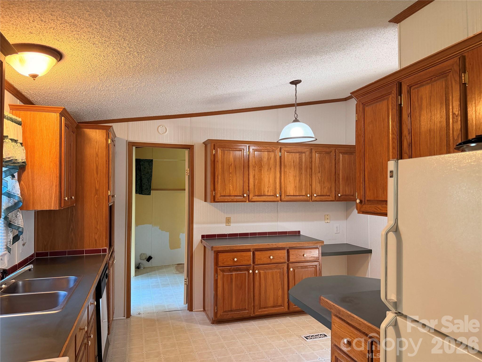 4851 Mounira Avenue — Hickory