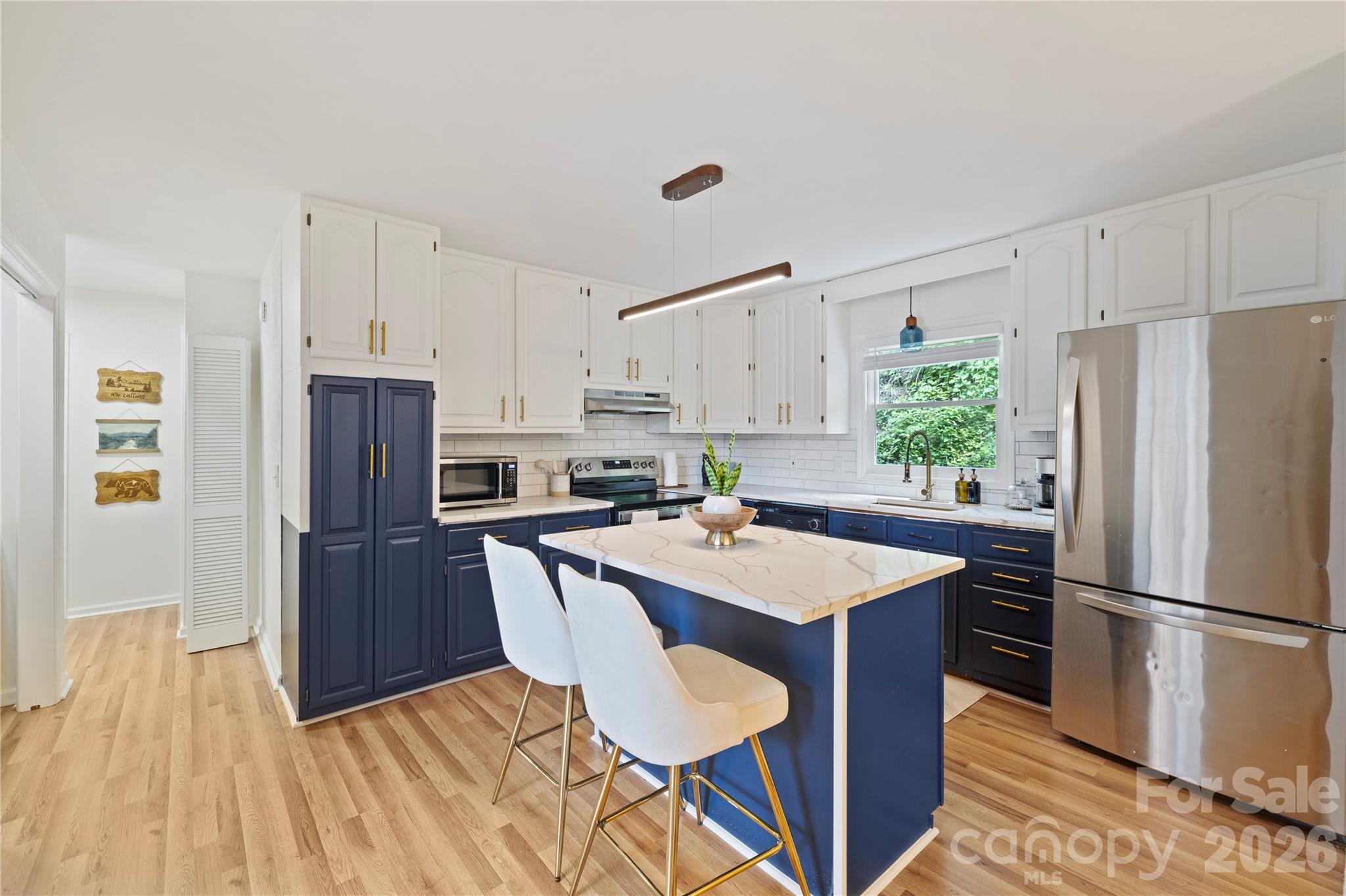 3954 NC 80 Highway — Bakersville