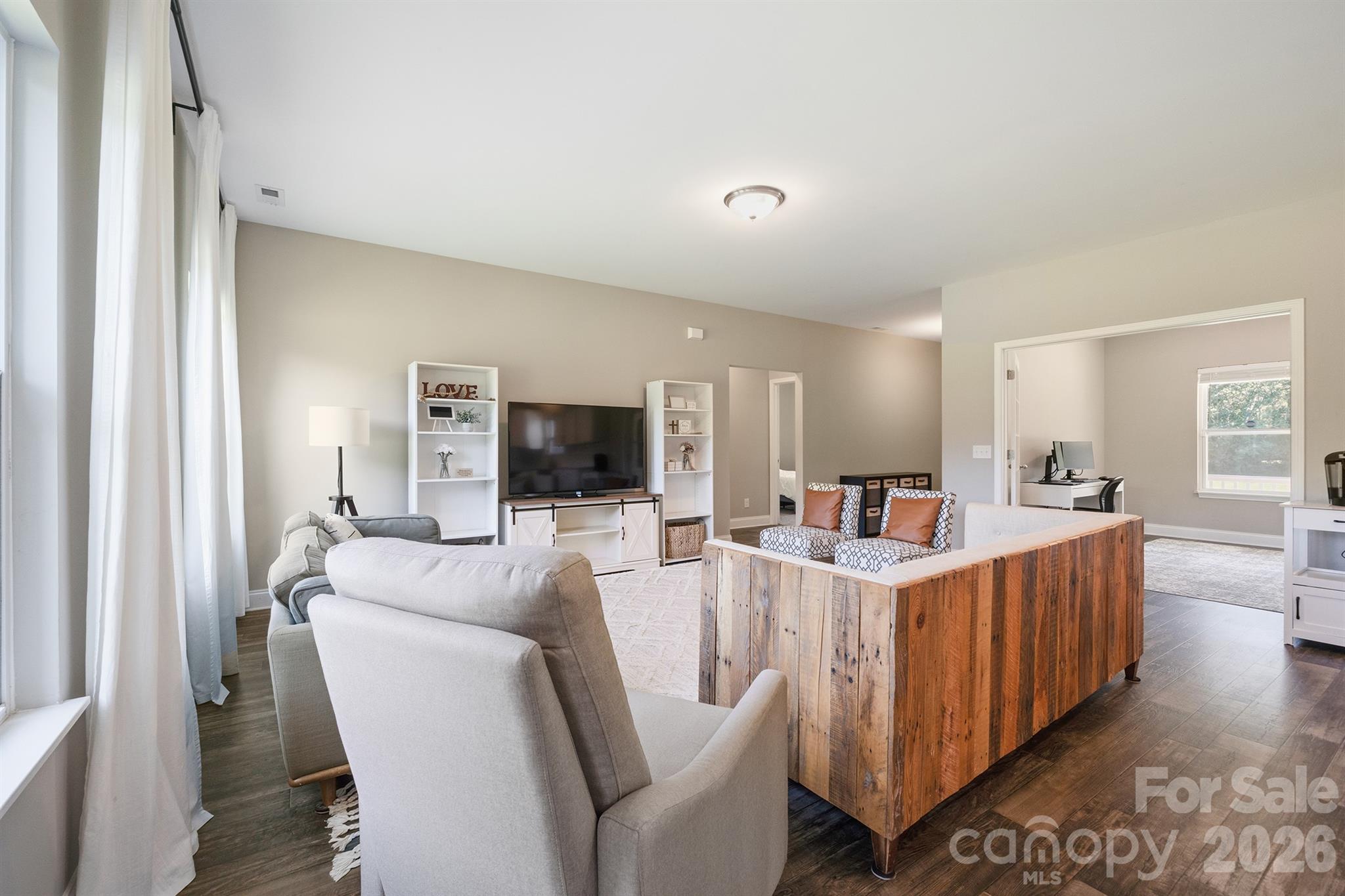 3154 NE 43RD Avenue — Hickory