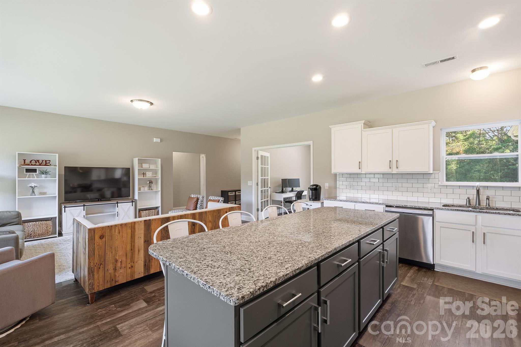 3154 NE 43RD Avenue — Hickory
