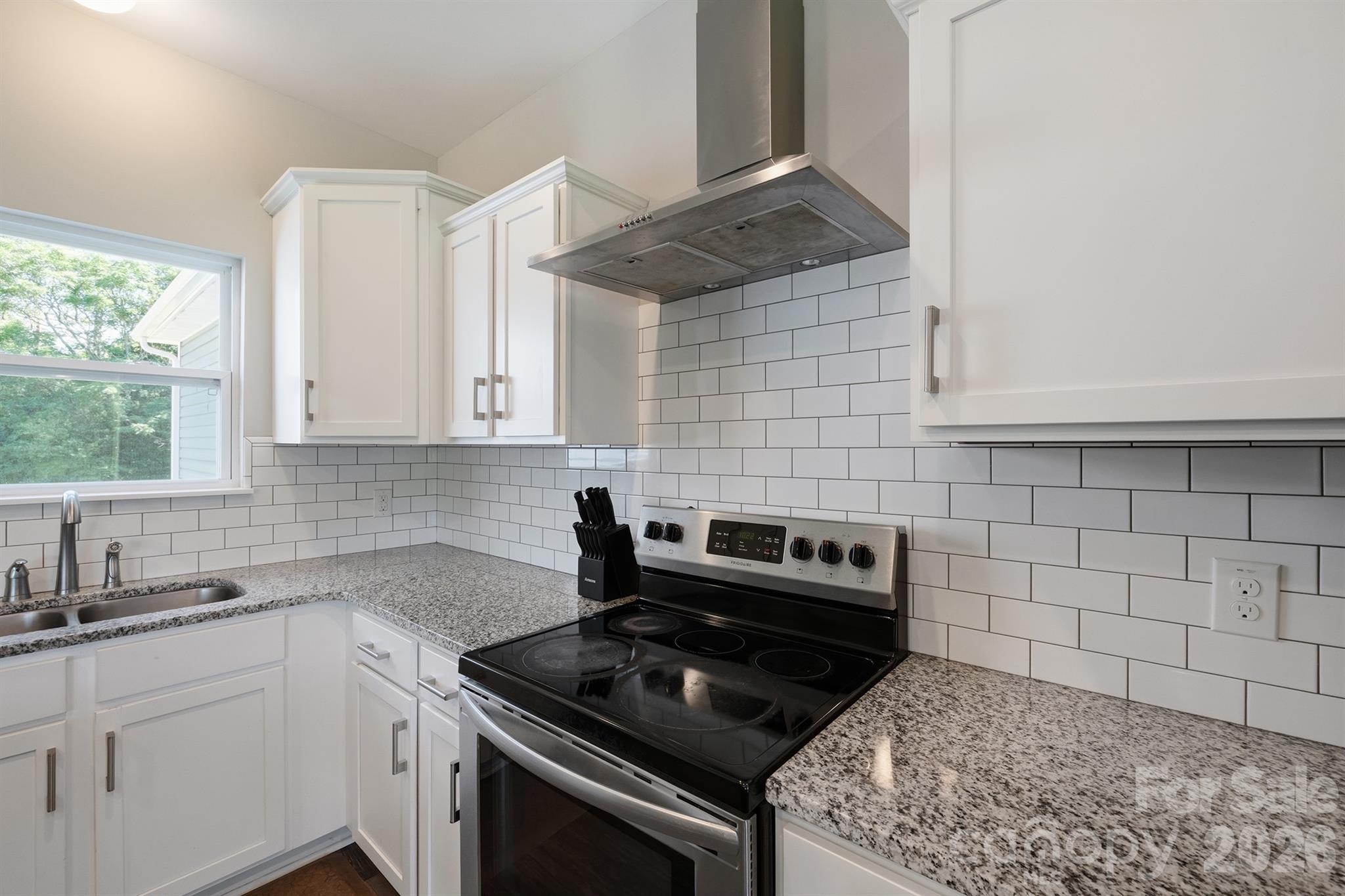 3154 NE 43RD Avenue — Hickory