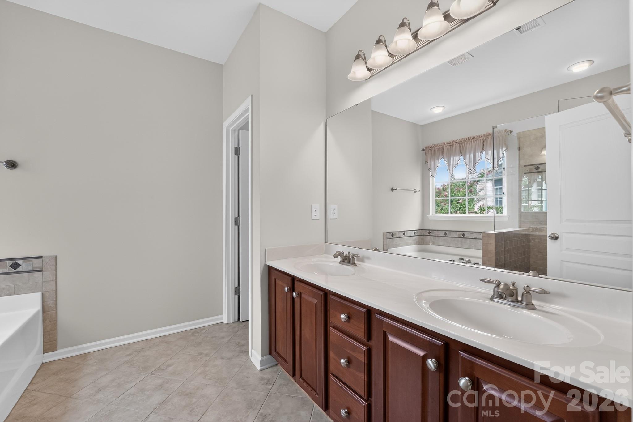 5918 Phyliss Lane — Charlotte
