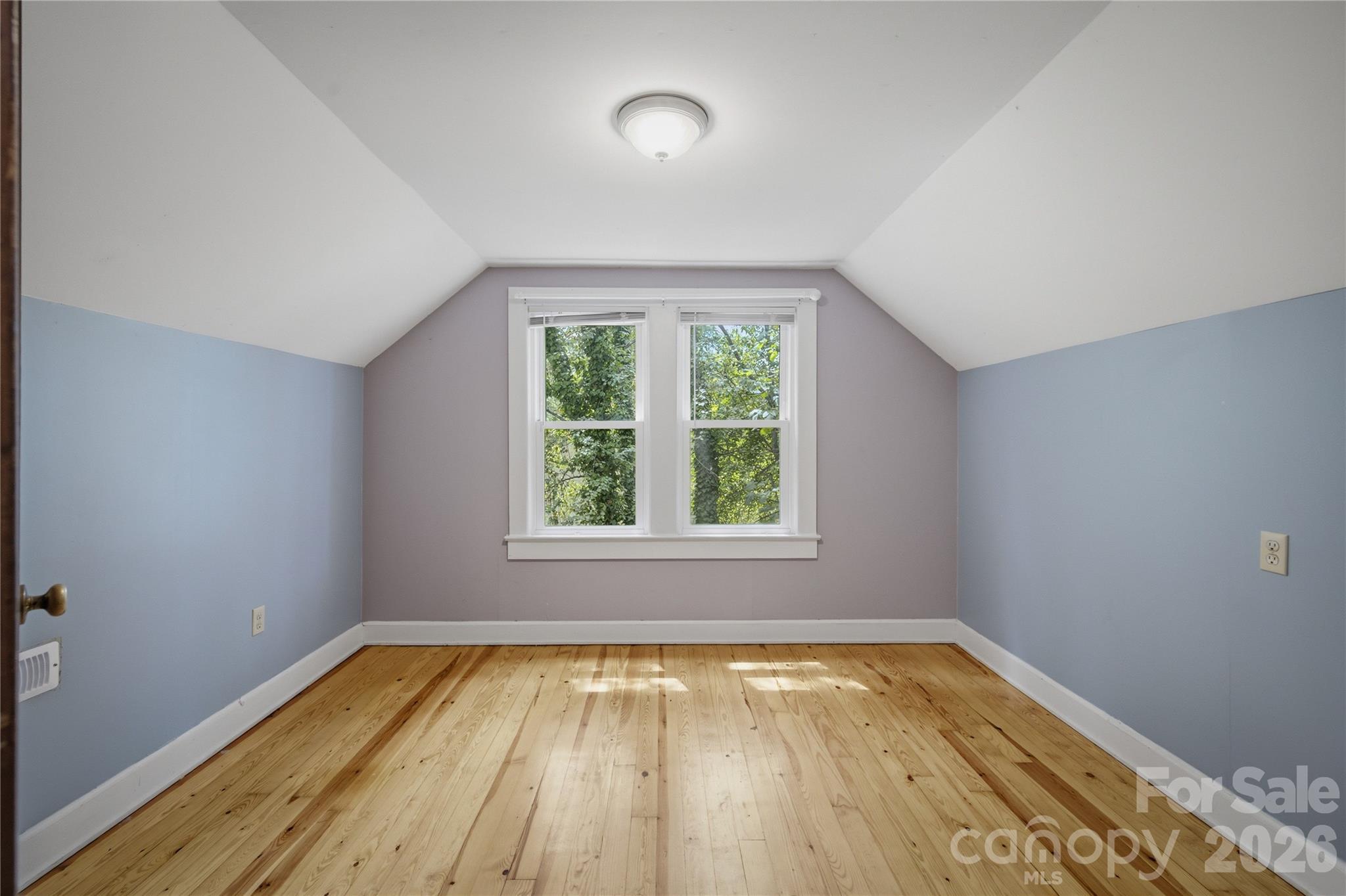 1909 2nd Avenue SW — Hickory